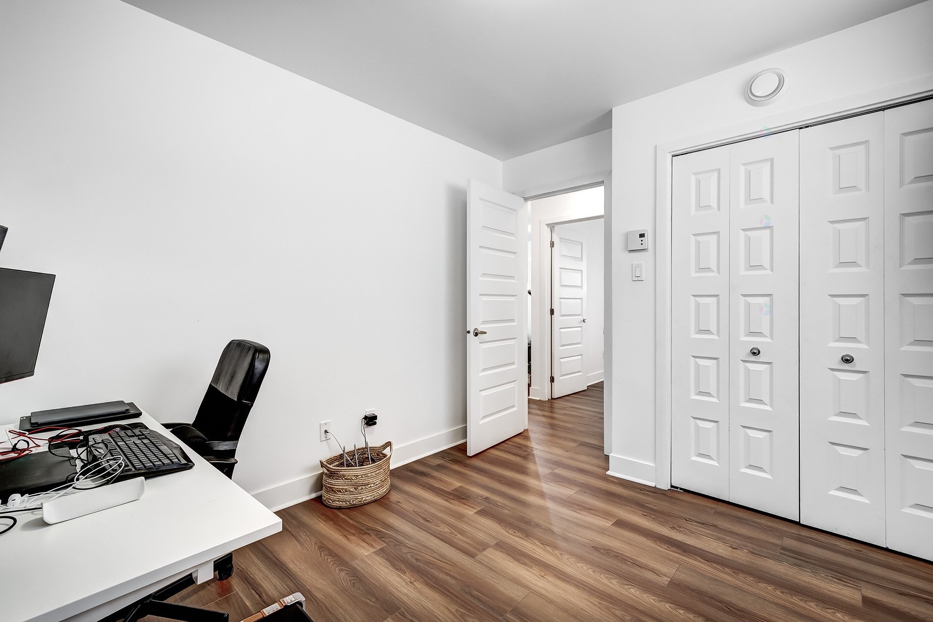 









46A


4e Avenue S.

, 1,
Montréal (Pierrefonds-Roxboro),




QC
H8Y2M2

