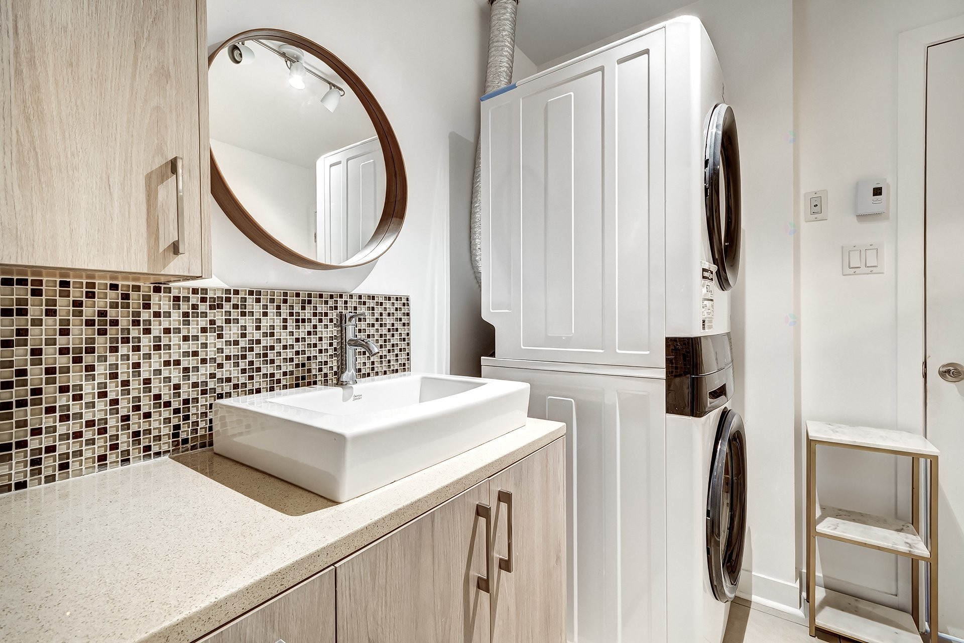 









46A


4e Avenue S.

, 1,
Montréal (Pierrefonds-Roxboro),




QC
H8Y2M2

