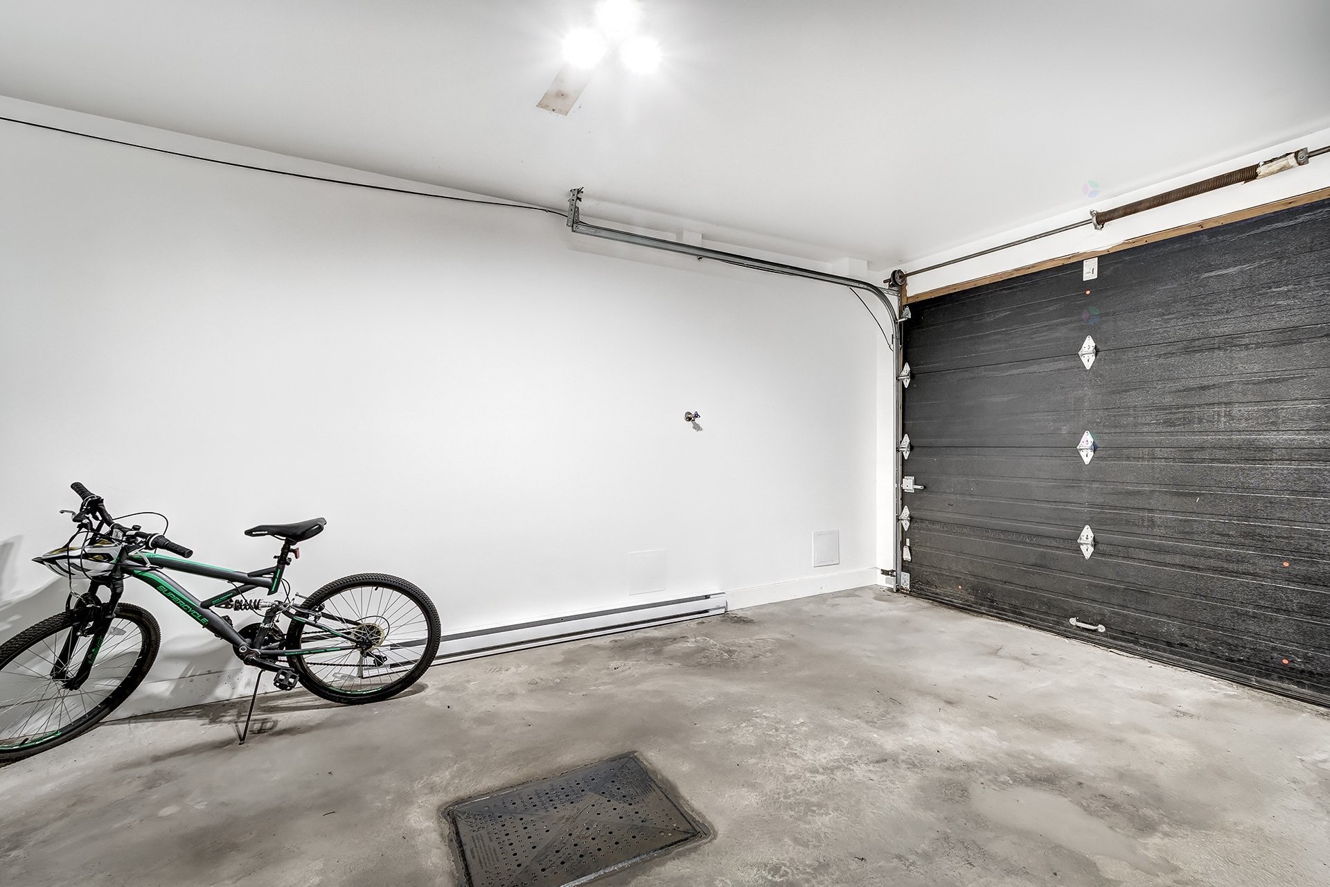 









46A


4e Avenue S.

, 1,
Montréal (Pierrefonds-Roxboro),




QC
H8Y2M2

