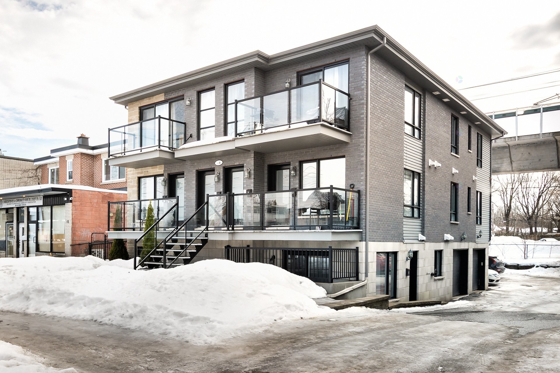 









46A


4e Avenue S.

, 1,
Montréal (Pierrefonds-Roxboro),




QC
H8Y2M2

