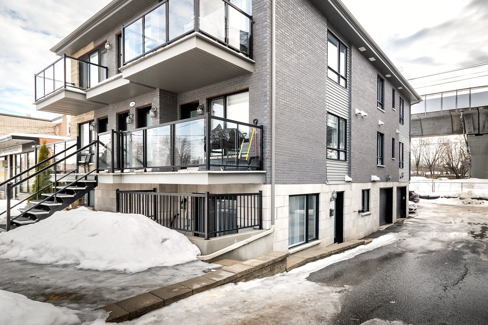 









46A


4e Avenue S.

, 1,
Montréal (Pierrefonds-Roxboro),




QC
H8Y2M2

