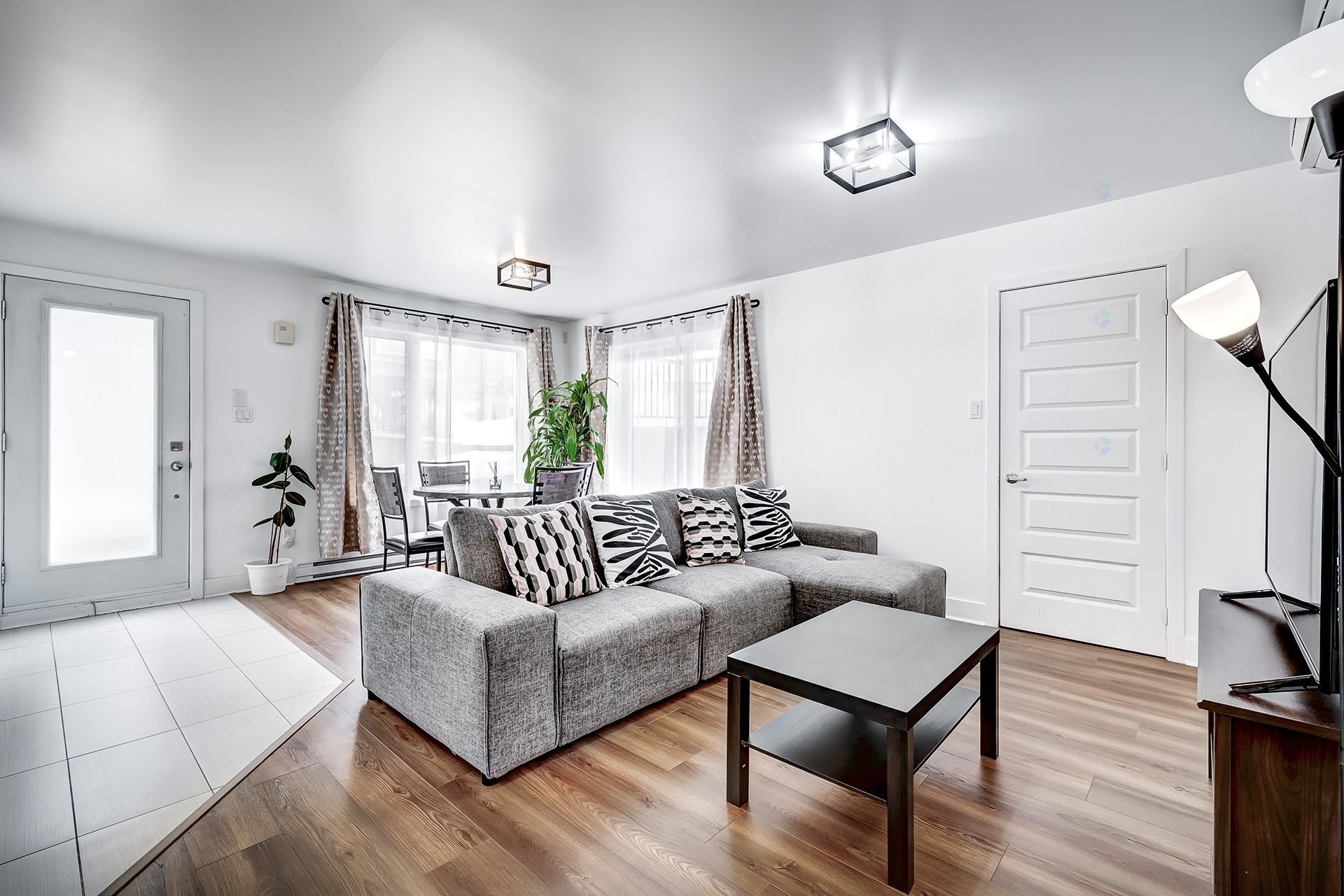 









46A


4e Avenue S.

, 1,
Montréal (Pierrefonds-Roxboro),




QC
H8Y2M2

