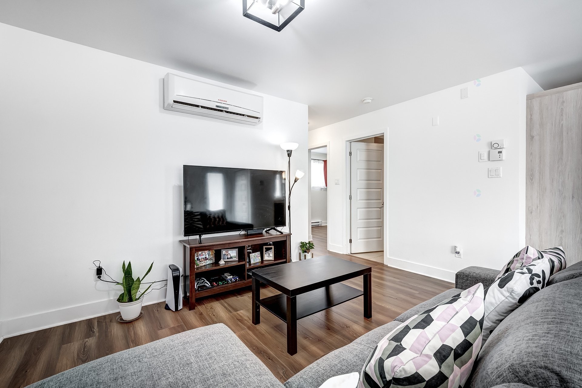 









46A


4e Avenue S.

, 1,
Montréal (Pierrefonds-Roxboro),




QC
H8Y2M2

