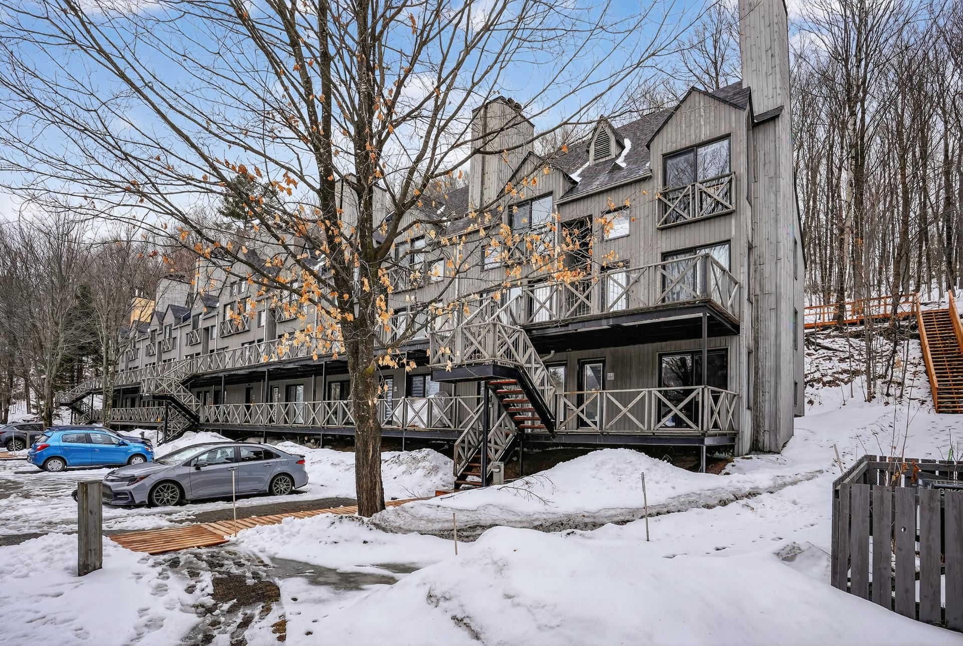 









275


Ch. des Faîtières

, 310,
Piedmont,




QC
J0R1K0

