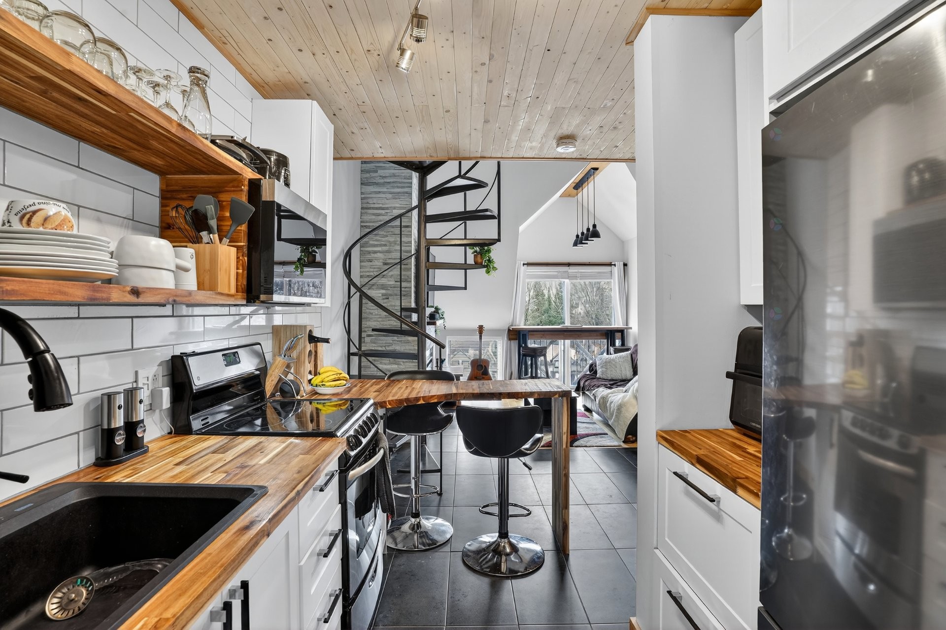 









275


Ch. des Faîtières

, 310,
Piedmont,




QC
J0R1K0

