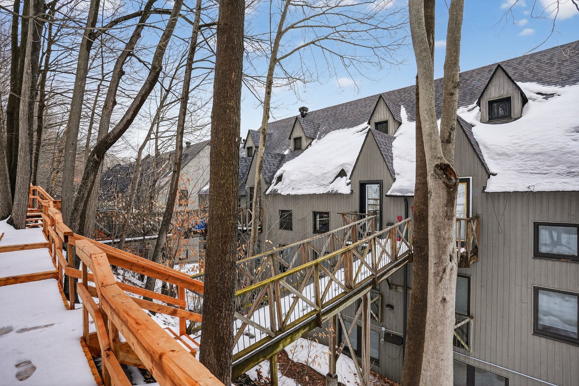 









275


Ch. des Faîtières

, 310,
Piedmont,




QC
J0R1K0

