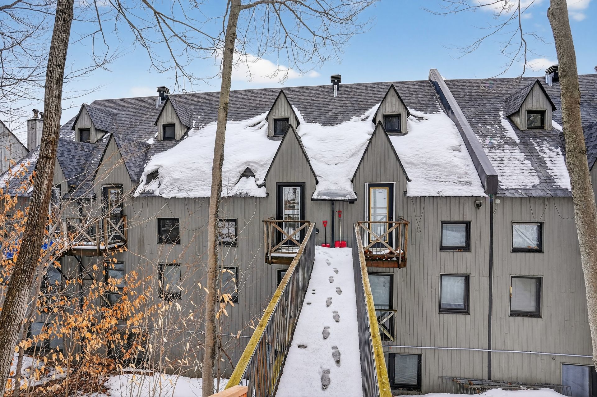 









275


Ch. des Faîtières

, 310,
Piedmont,




QC
J0R1K0

