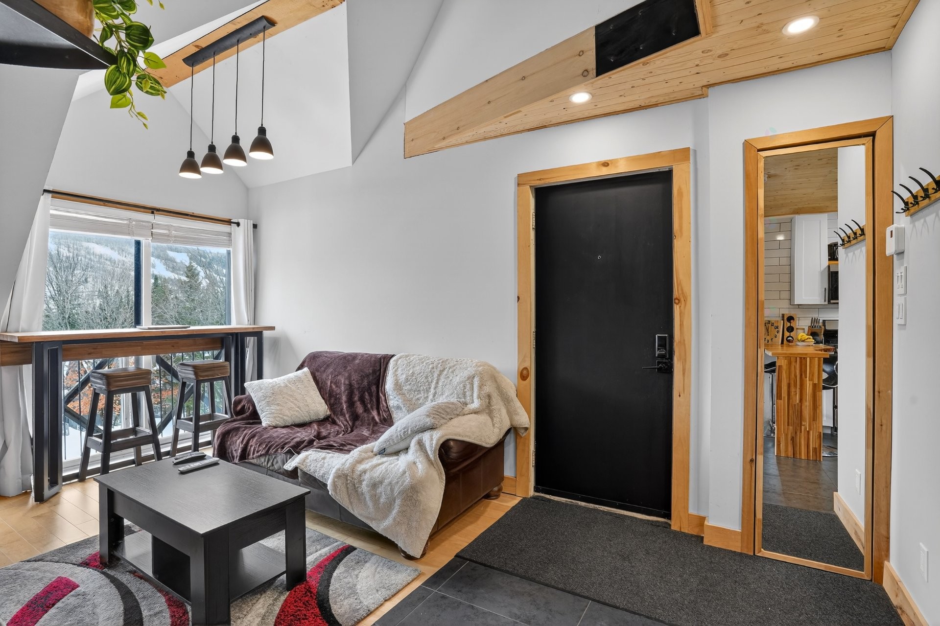 









275


Ch. des Faîtières

, 310,
Piedmont,




QC
J0R1K0

