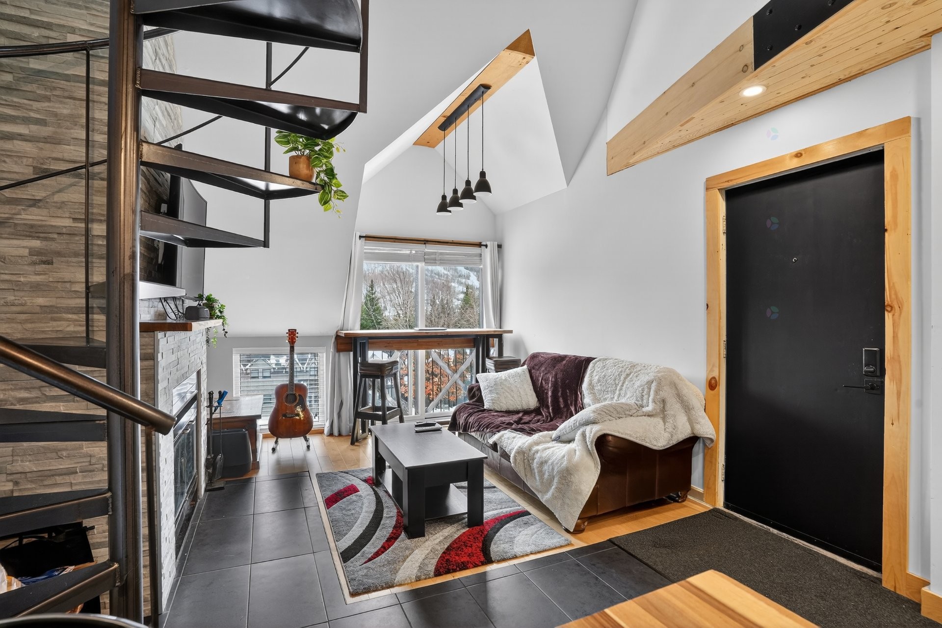 









275


Ch. des Faîtières

, 310,
Piedmont,




QC
J0R1K0

