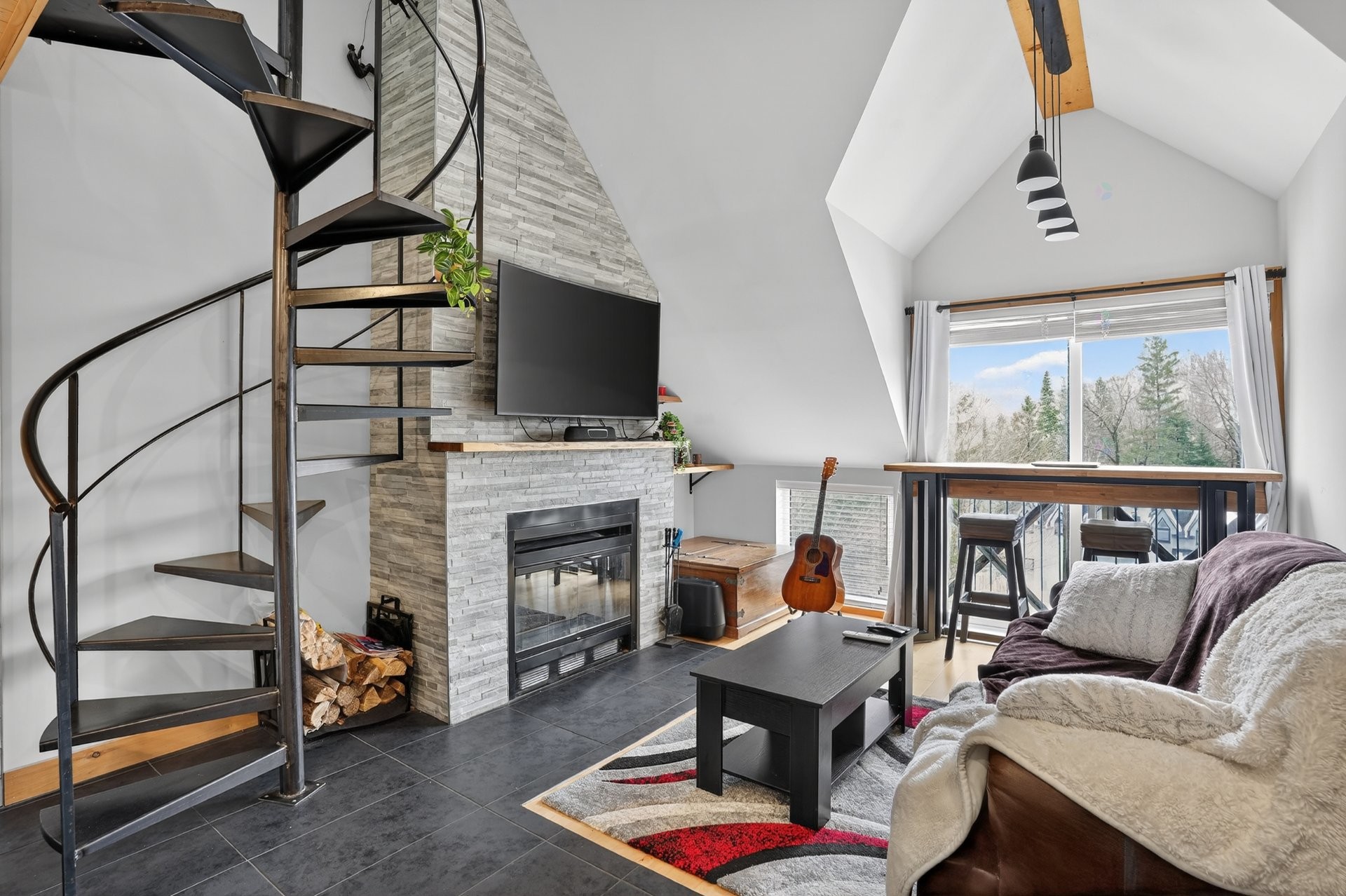 









275


Ch. des Faîtières

, 310,
Piedmont,




QC
J0R1K0

