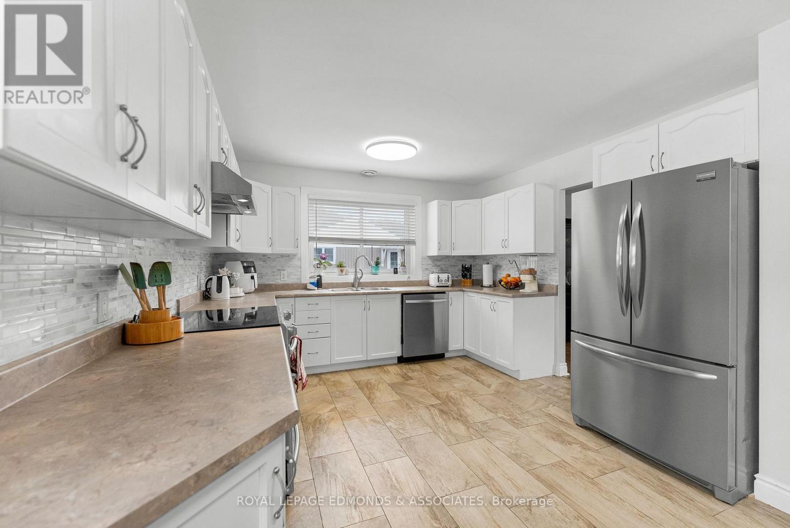 












31 SILKE DRIVE

,
Petawawa,




Ontario
K8H2L3

