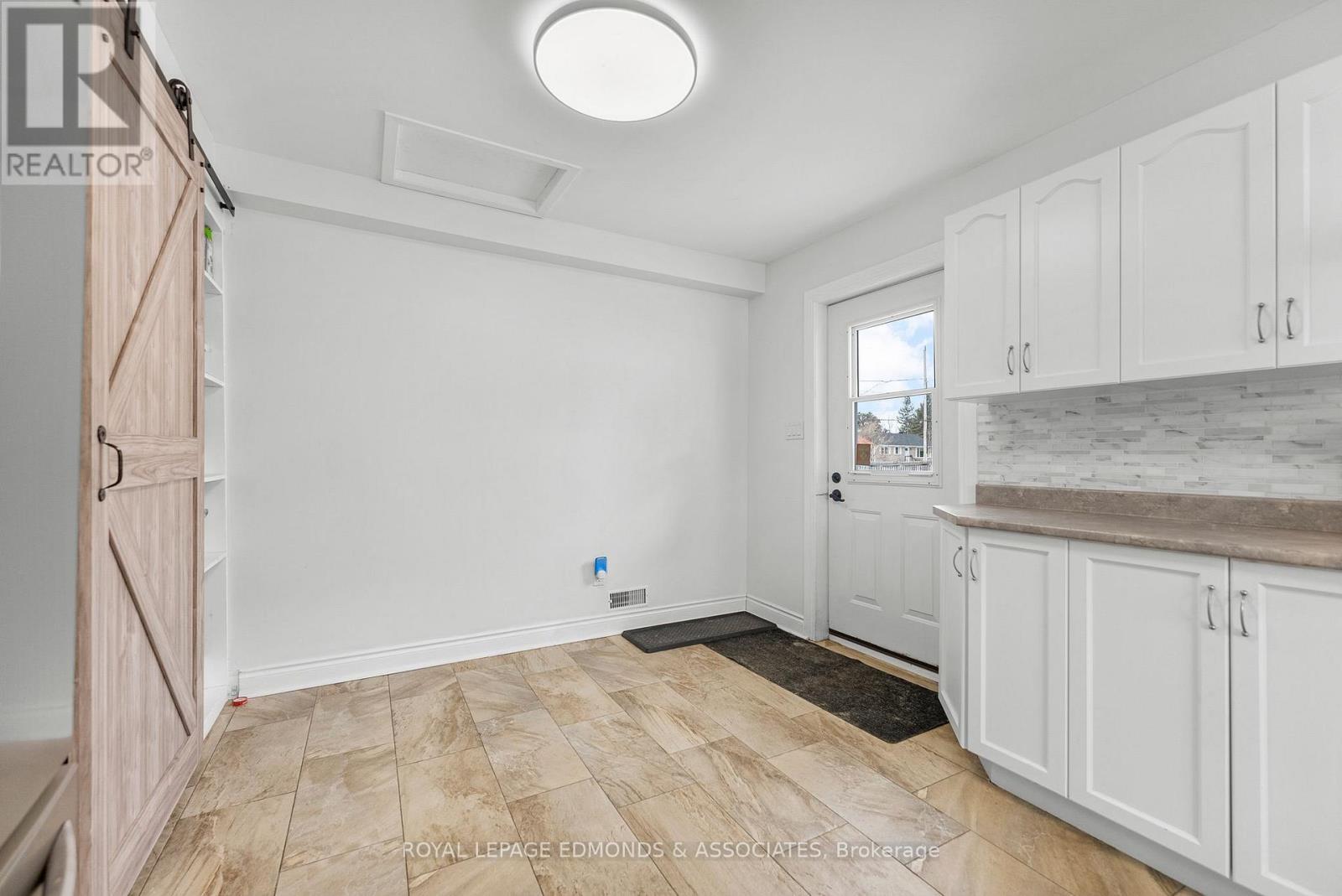 












31 SILKE DRIVE

,
Petawawa,




Ontario
K8H2L3

