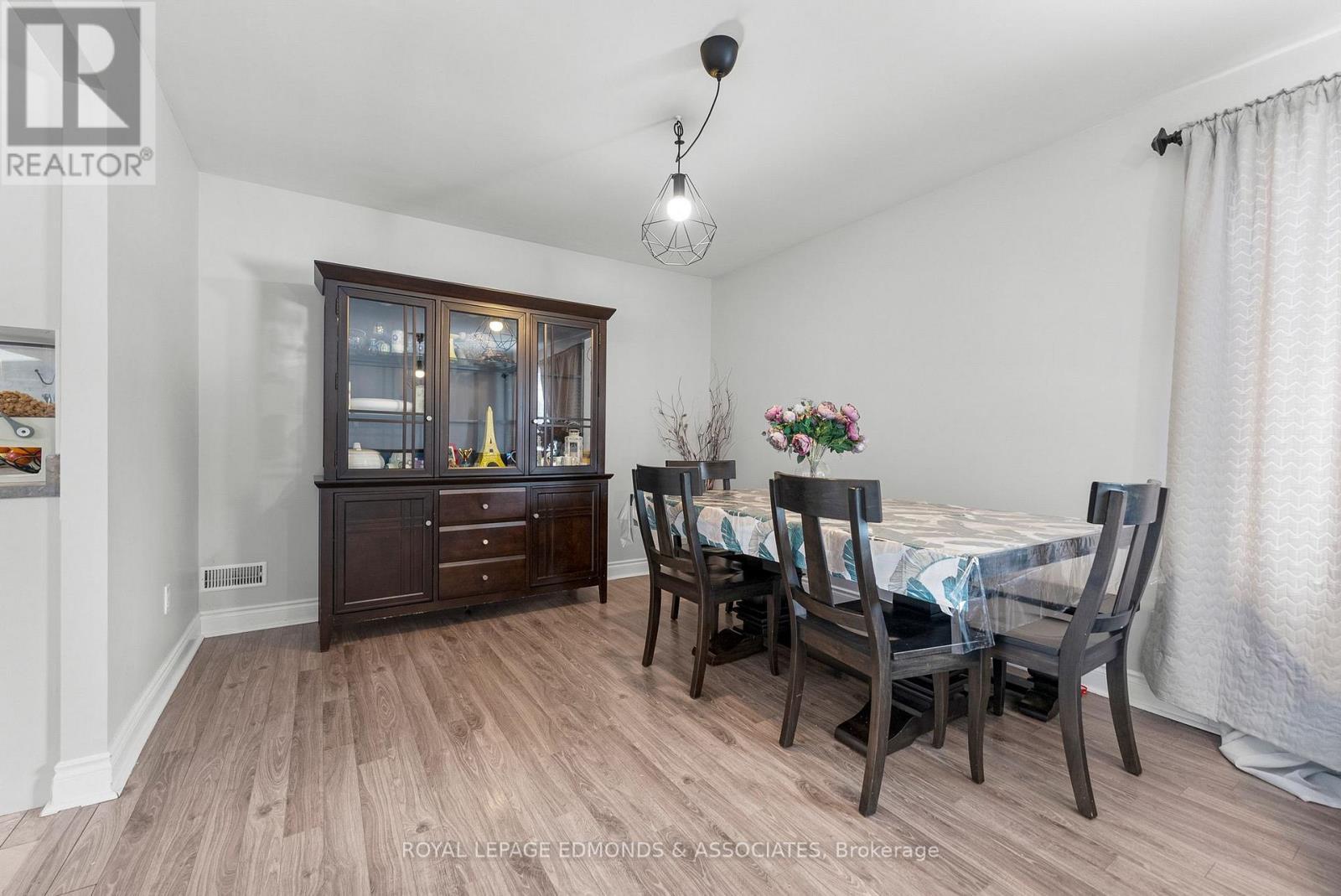 












31 SILKE DRIVE

,
Petawawa,




Ontario
K8H2L3

