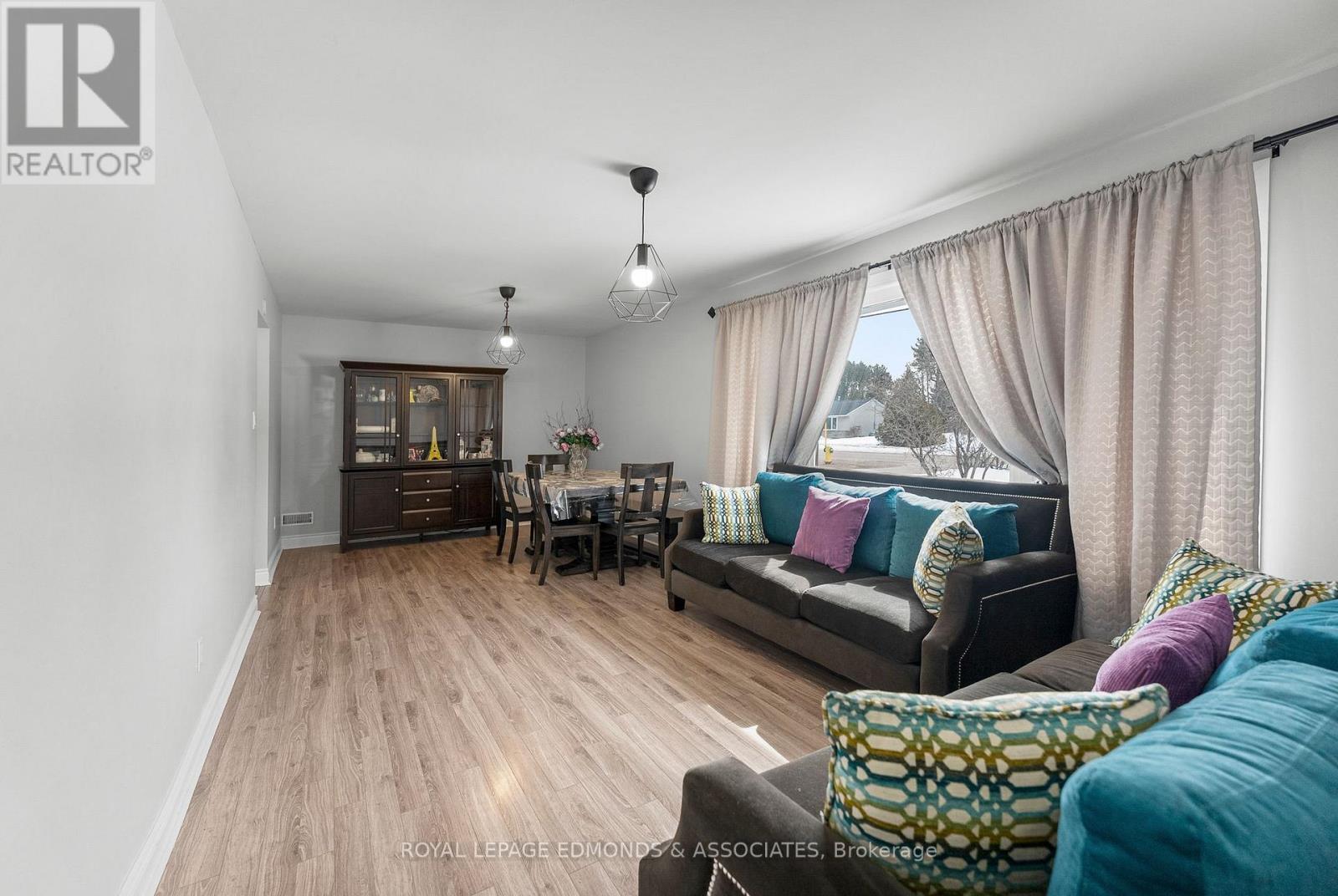 












31 SILKE DRIVE

,
Petawawa,




Ontario
K8H2L3

