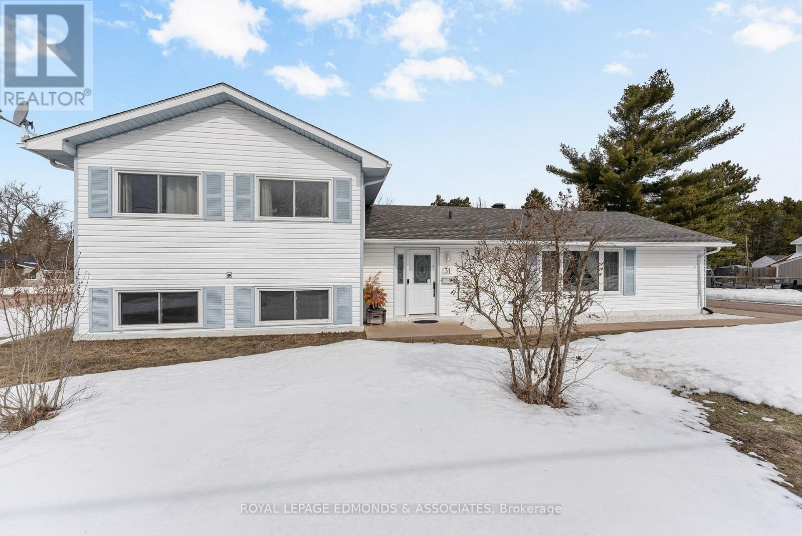 












31 SILKE DRIVE

,
Petawawa,




Ontario
K8H2L3

