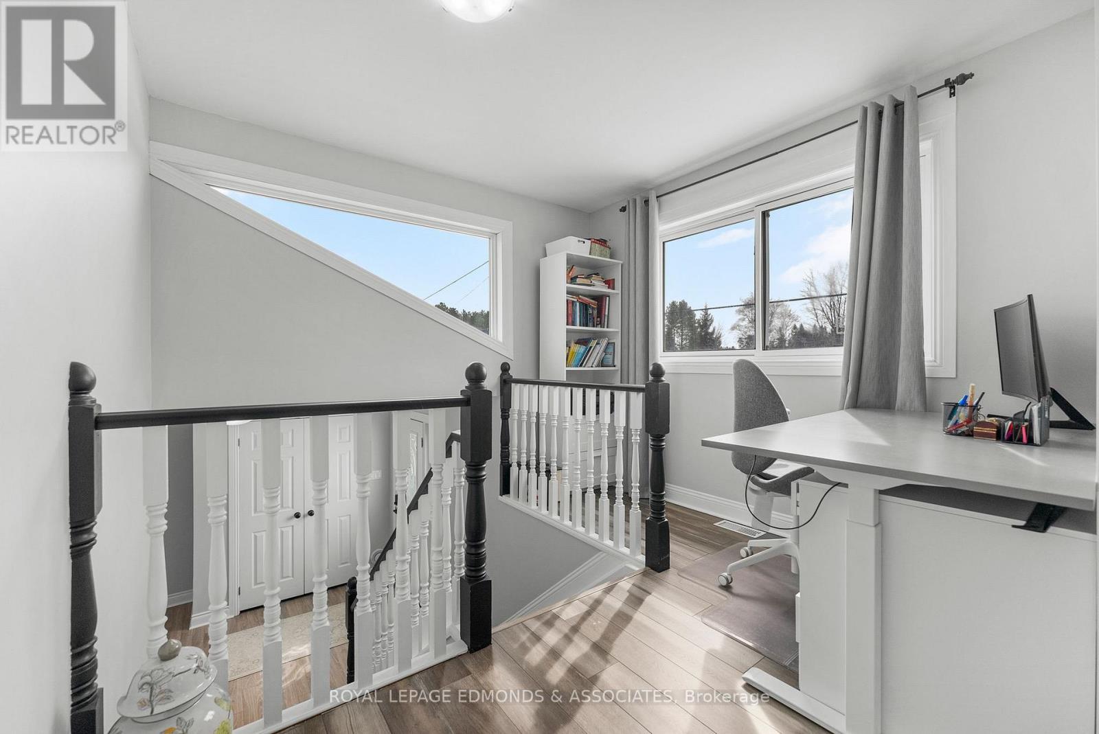 












31 SILKE DRIVE

,
Petawawa,




Ontario
K8H2L3

