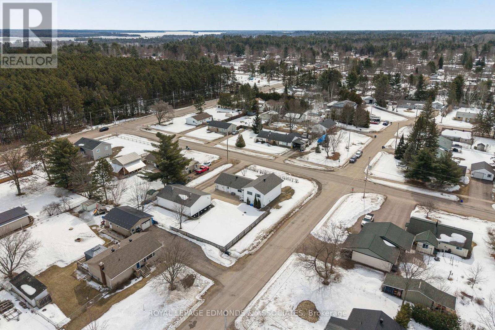 












31 SILKE DRIVE

,
Petawawa,




Ontario
K8H2L3


