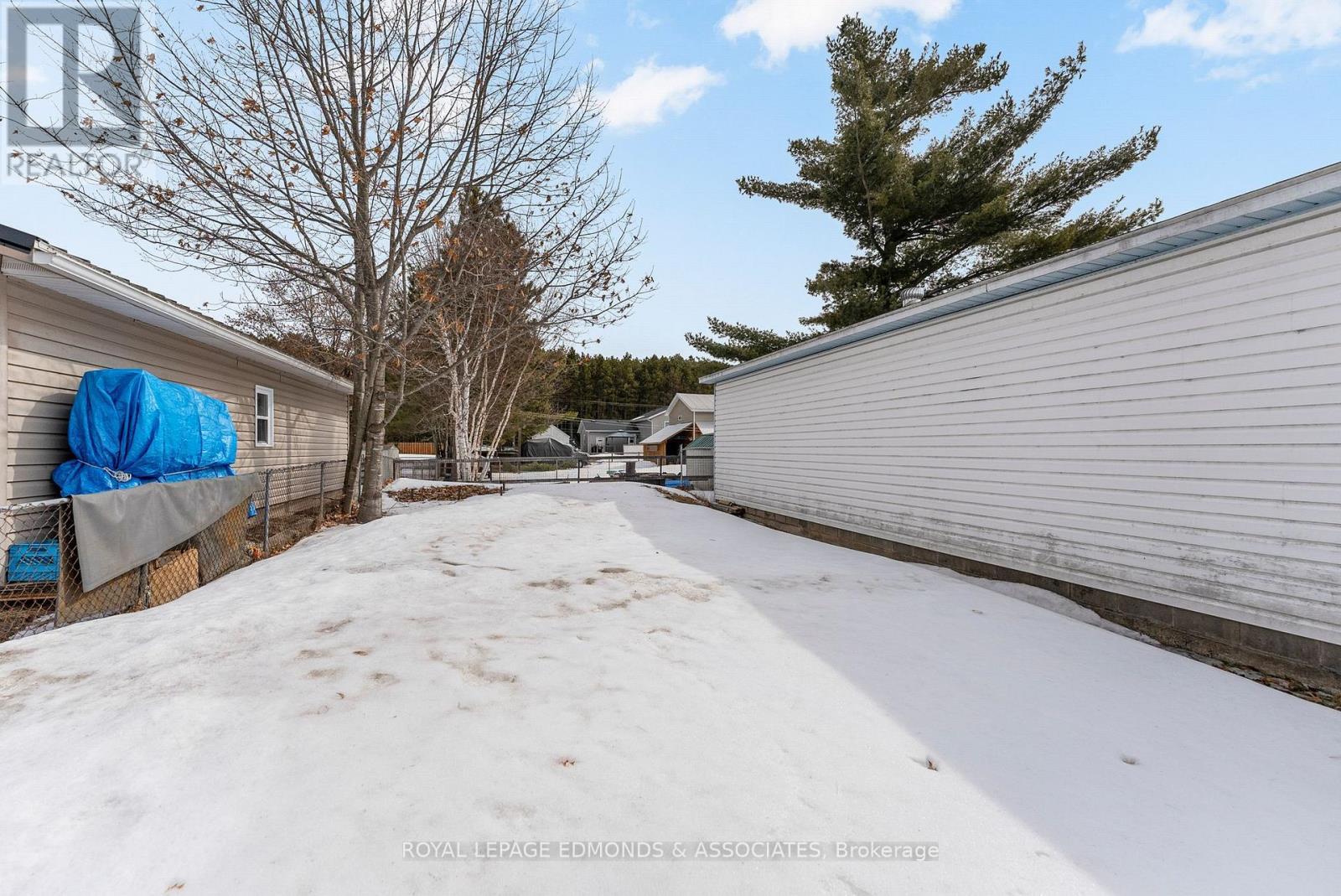 












31 SILKE DRIVE

,
Petawawa,




Ontario
K8H2L3

