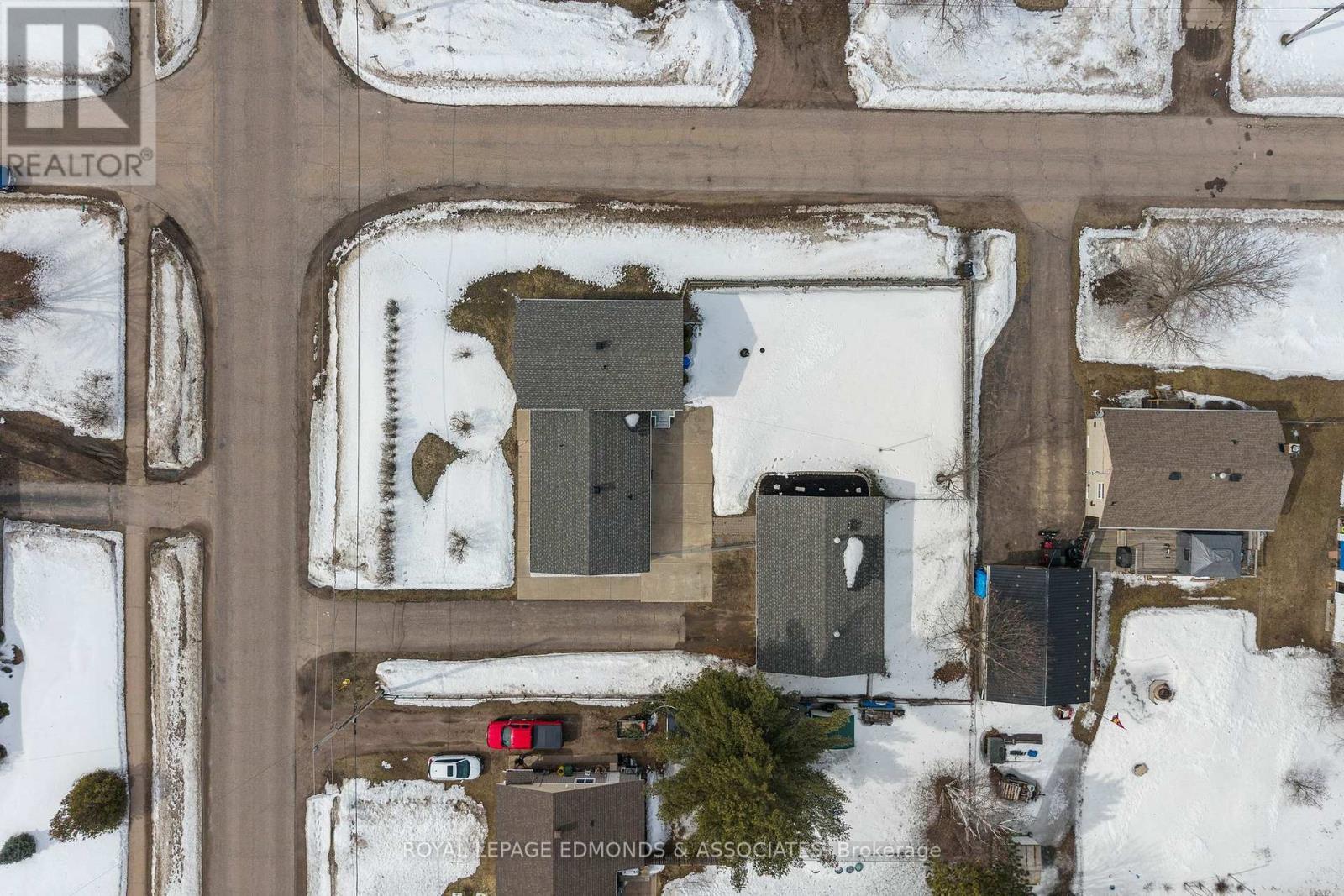 












31 SILKE DRIVE

,
Petawawa,




Ontario
K8H2L3

