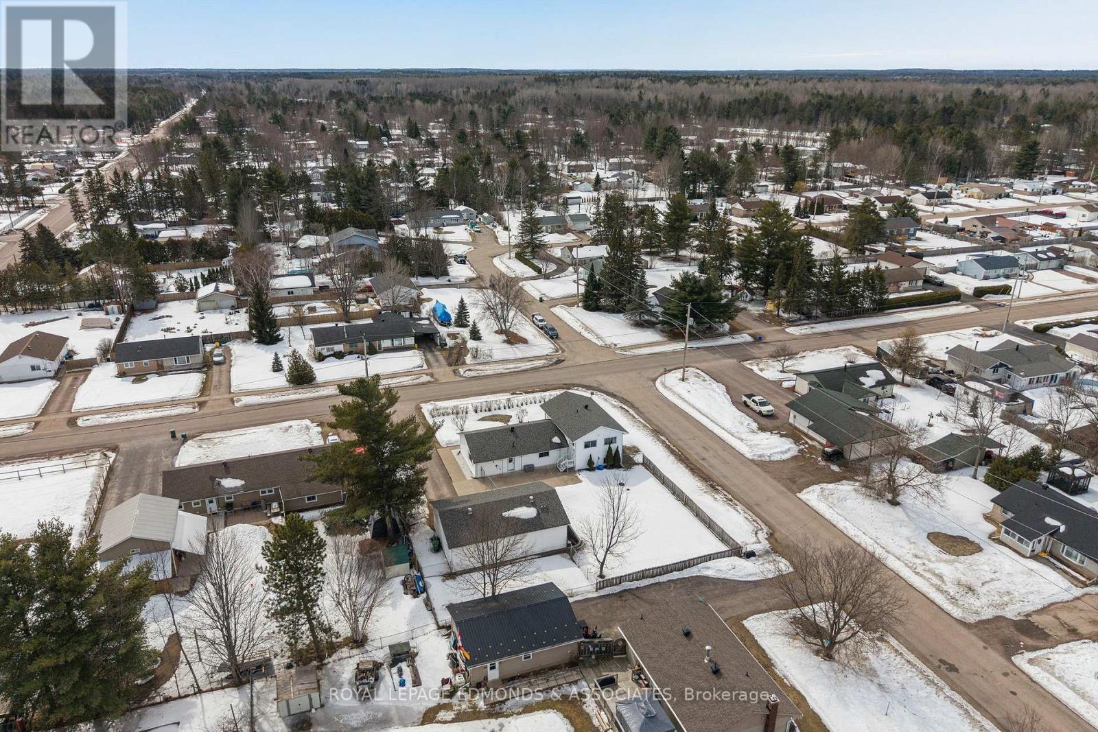 












31 SILKE DRIVE

,
Petawawa,




Ontario
K8H2L3

