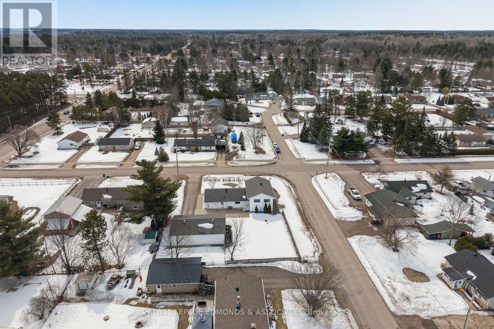 












31 SILKE DRIVE

,
Petawawa,




Ontario
K8H2L3

