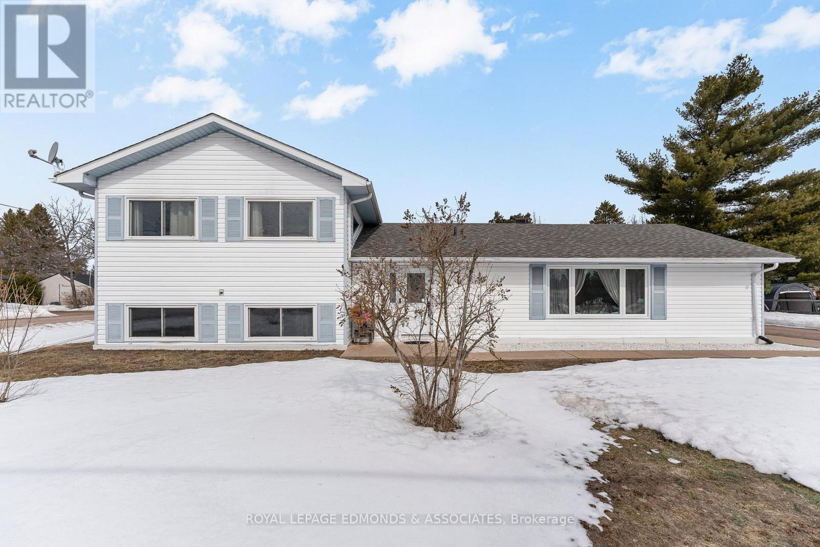 












31 SILKE DRIVE

,
Petawawa,




Ontario
K8H2L3

