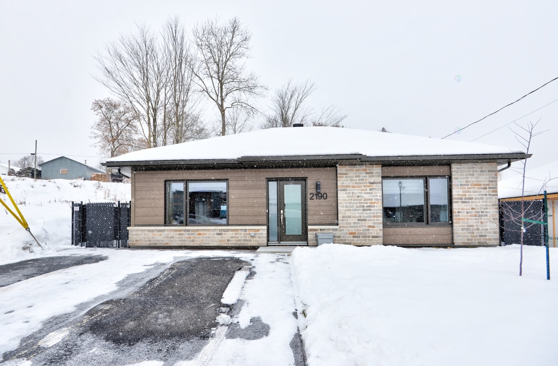









2190


Place des Jardins

,
Saint-Félix-de-Valois,




QC
J0K2M0

