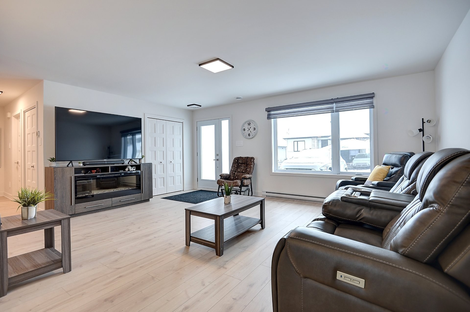 









2190


Place des Jardins

,
Saint-Félix-de-Valois,




QC
J0K2M0

