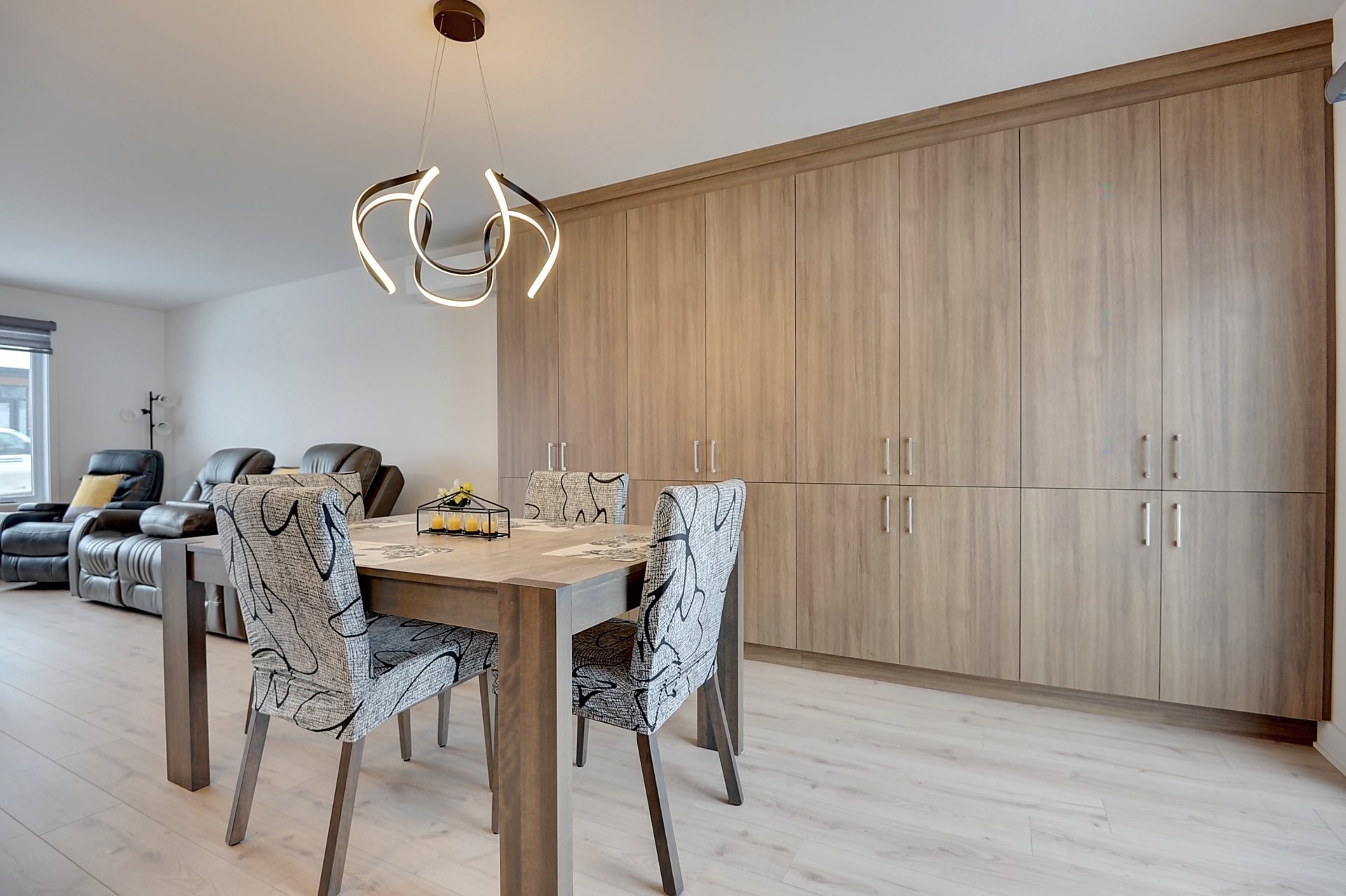 









2190


Place des Jardins

,
Saint-Félix-de-Valois,




QC
J0K2M0

