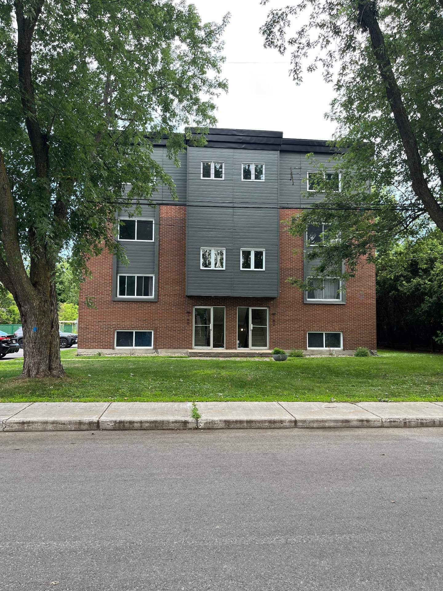 









162


Rue Gagné

, 3,
Vaudreuil-Dorion,




QC
J7V1H7

