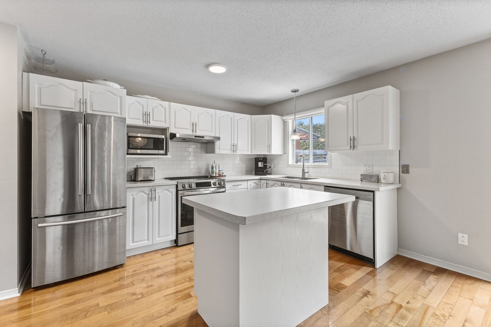 









68


Rue du Méridien

,
Gatineau (Hull),




QC
J9A3C6

