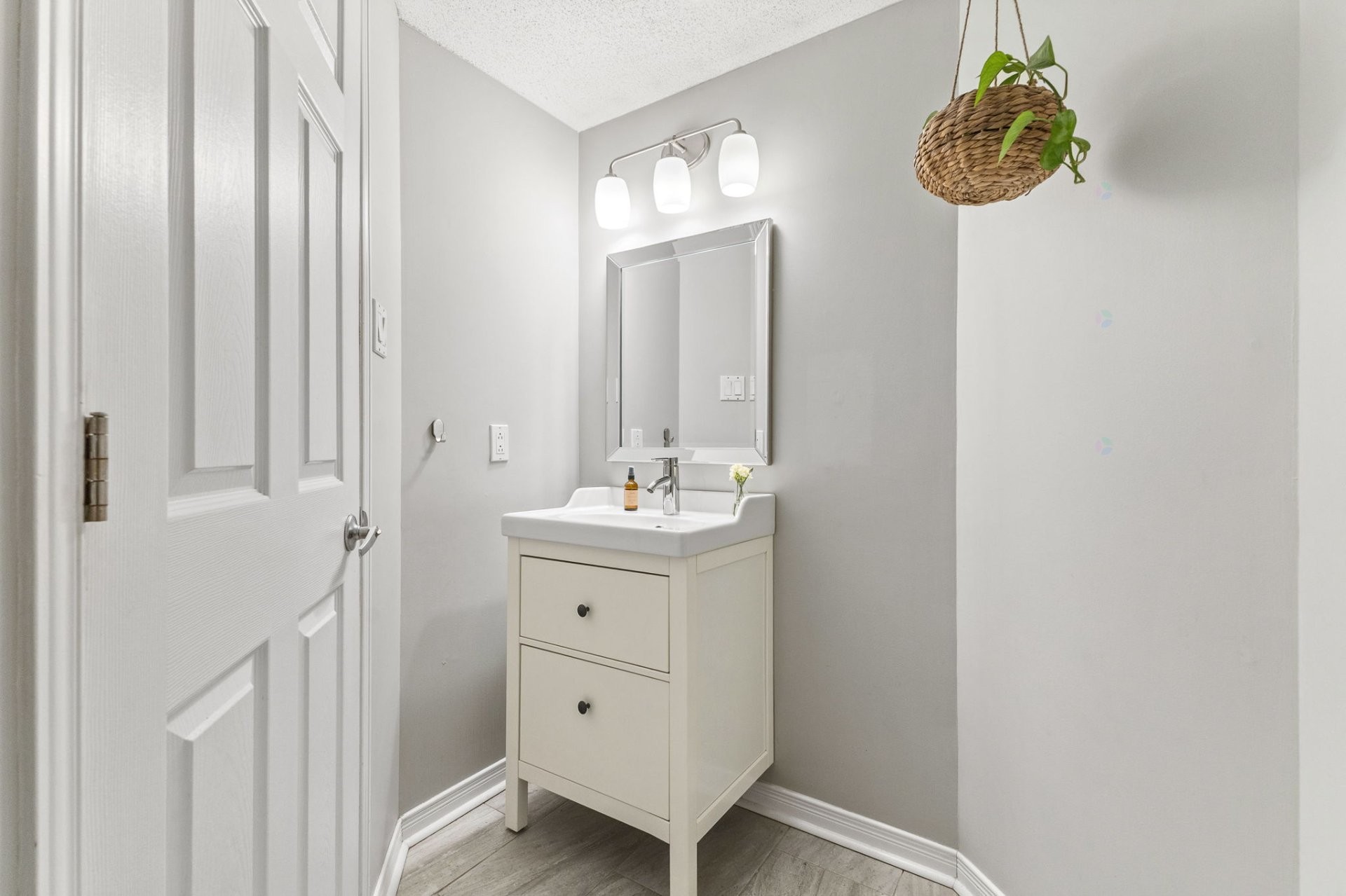 









68


Rue du Méridien

,
Gatineau (Hull),




QC
J9A3C6

