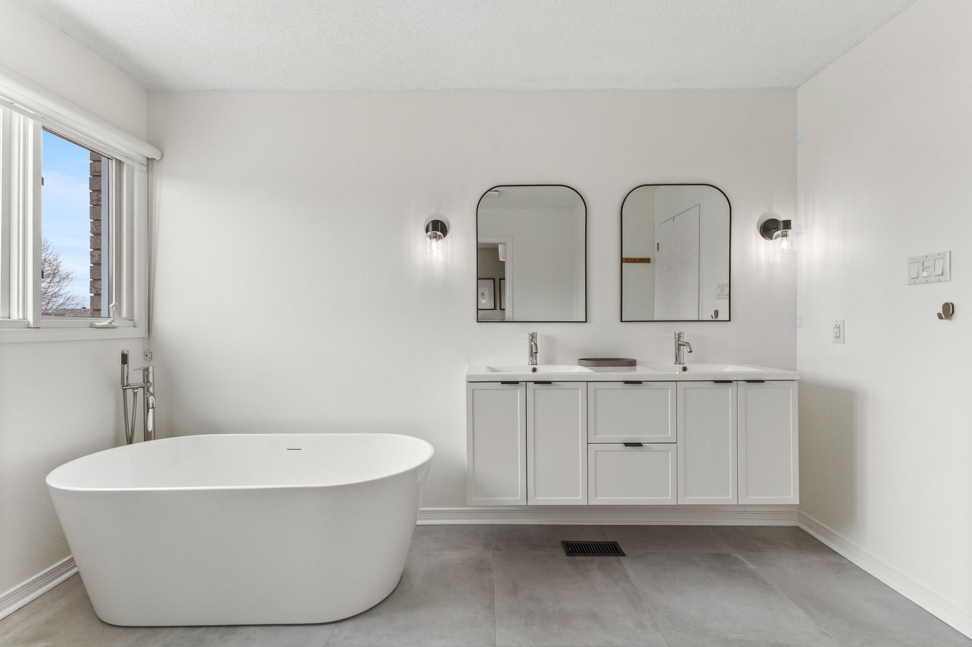 









68


Rue du Méridien

,
Gatineau (Hull),




QC
J9A3C6

