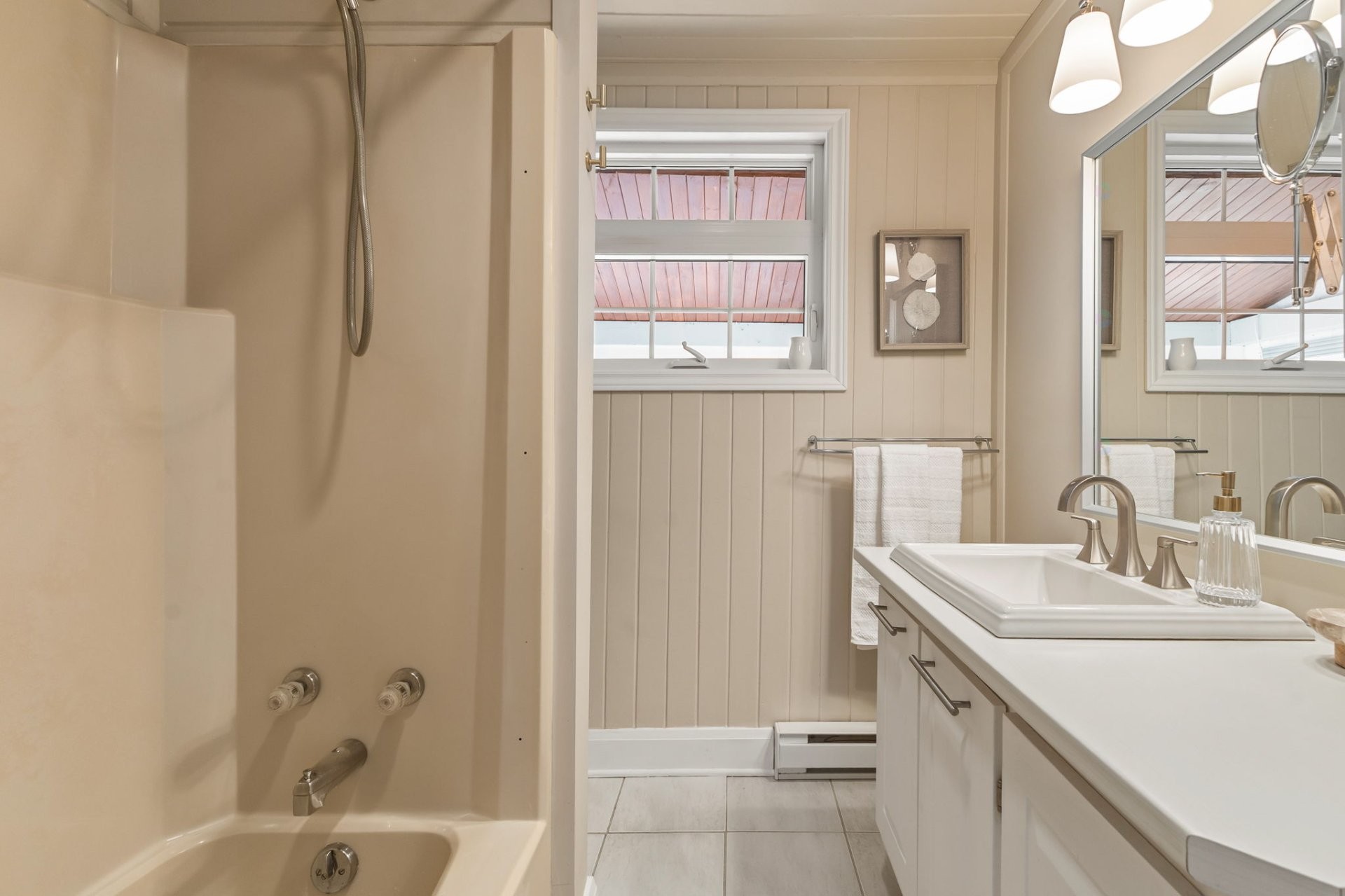 









591


Rue David

,
Gatineau (Buckingham),




QC
J8L2A9

