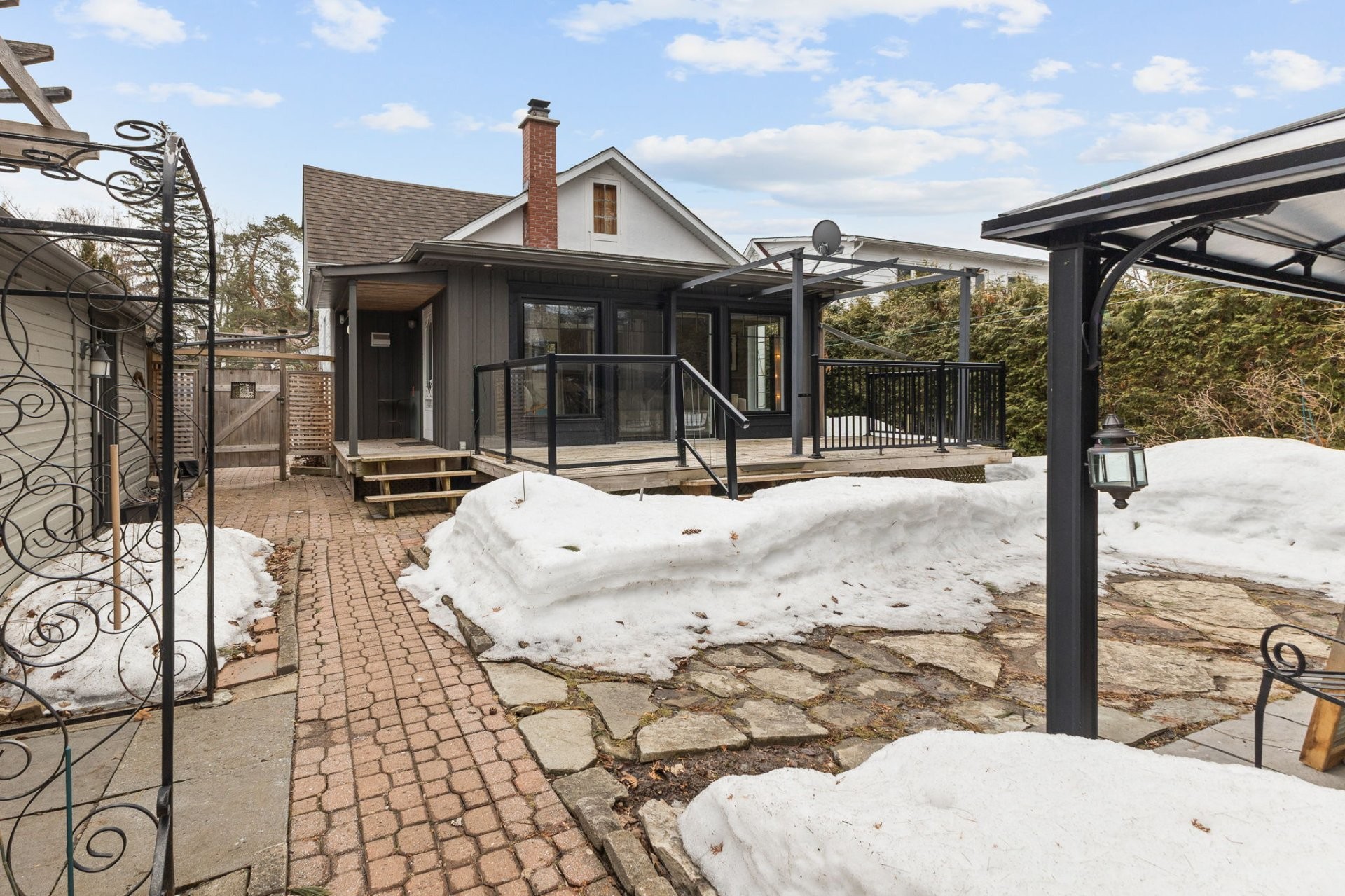 









591


Rue David

,
Gatineau (Buckingham),




QC
J8L2A9

