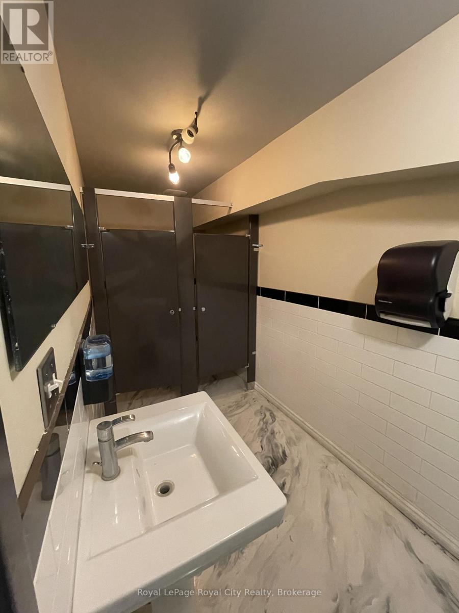 












107-109 WYNDHAM STREET N

,
Guelph (Downtown),




Ontario
N1H4E9

