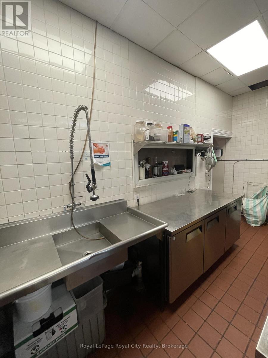 












107-109 WYNDHAM STREET N

,
Guelph (Downtown),




Ontario
N1H4E9

