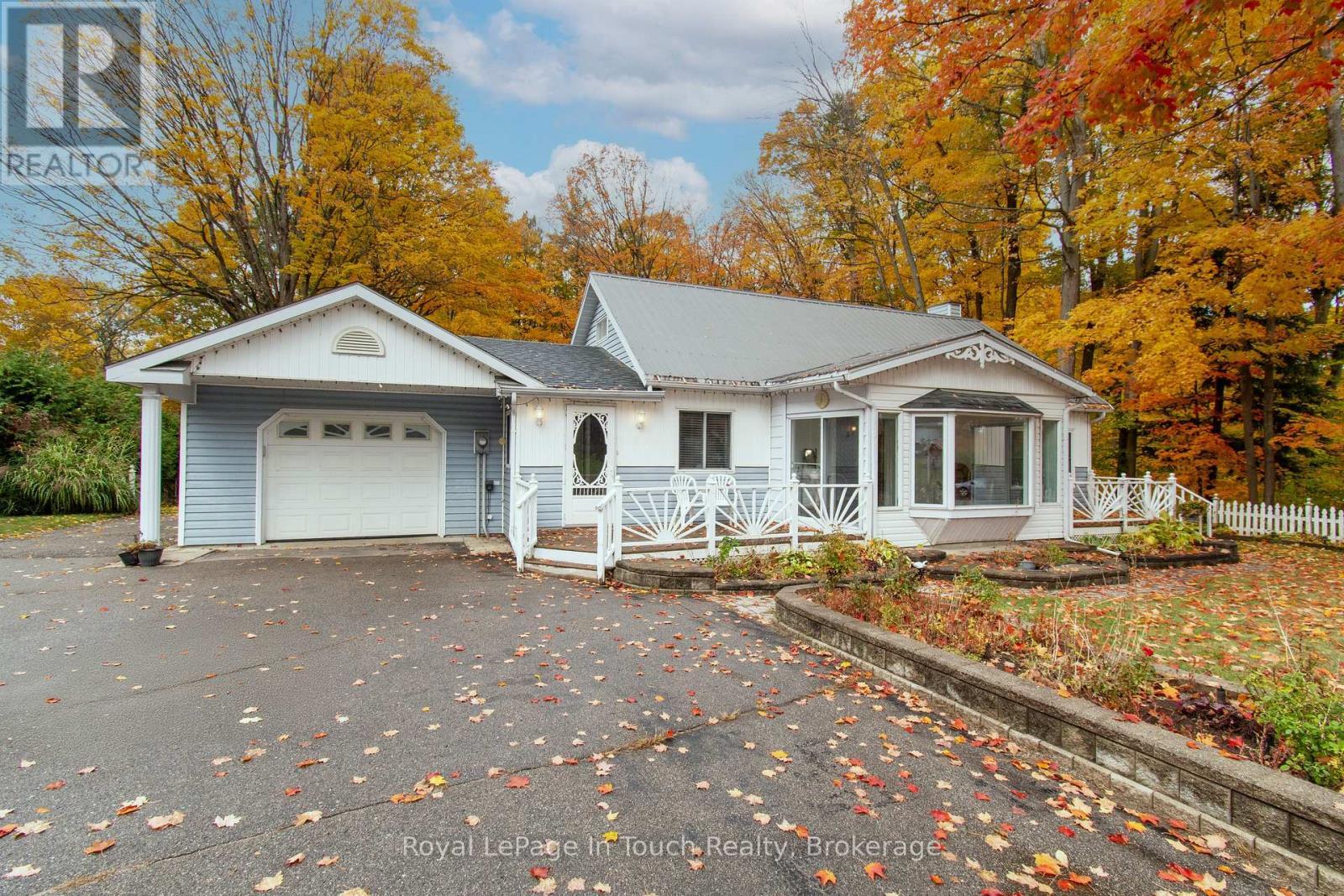 












748 OVERHEAD BRIDGE ROAD

,
Tiny,




Ontario
L9M0V6

