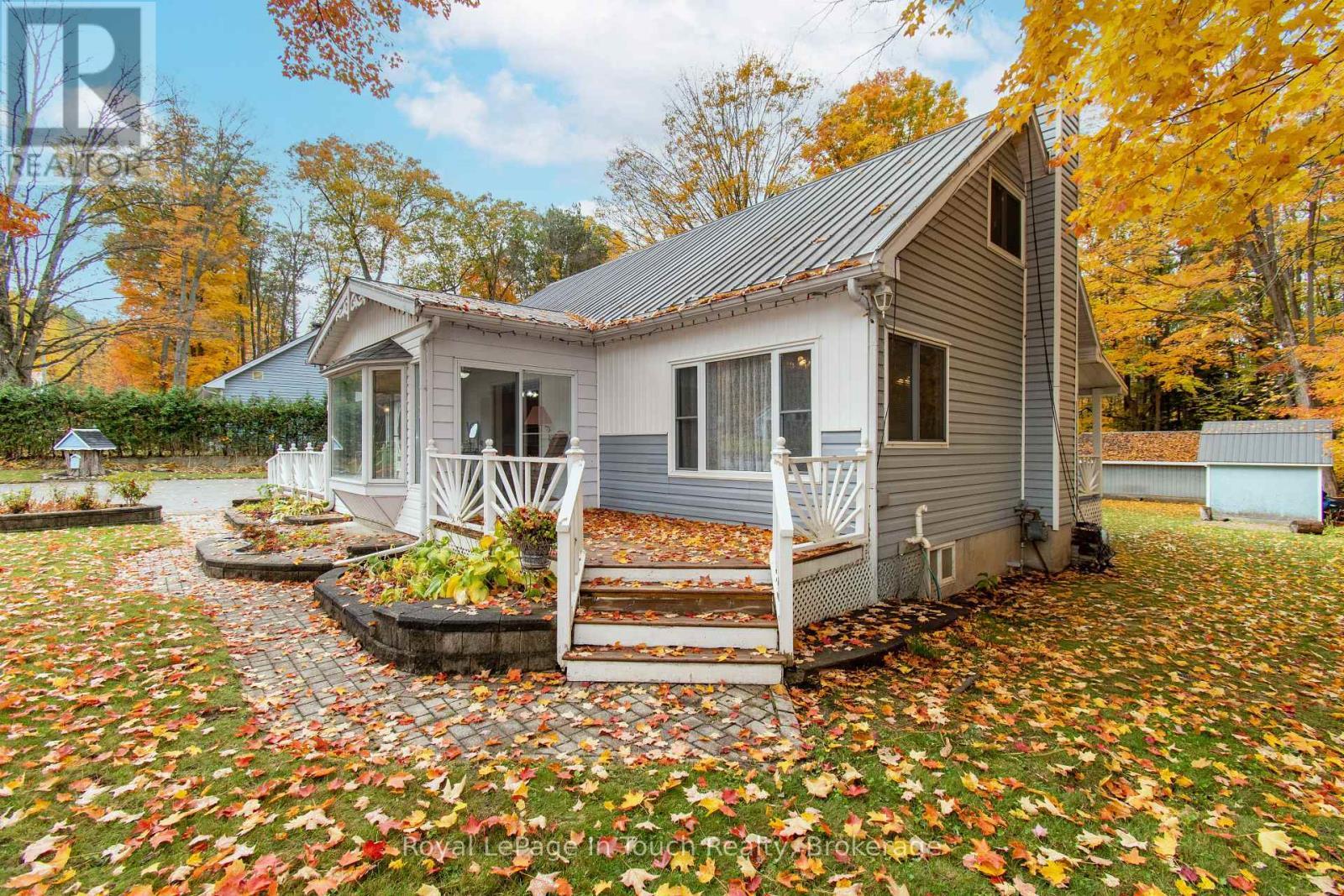 












748 OVERHEAD BRIDGE ROAD

,
Tiny,




Ontario
L9M0V6

