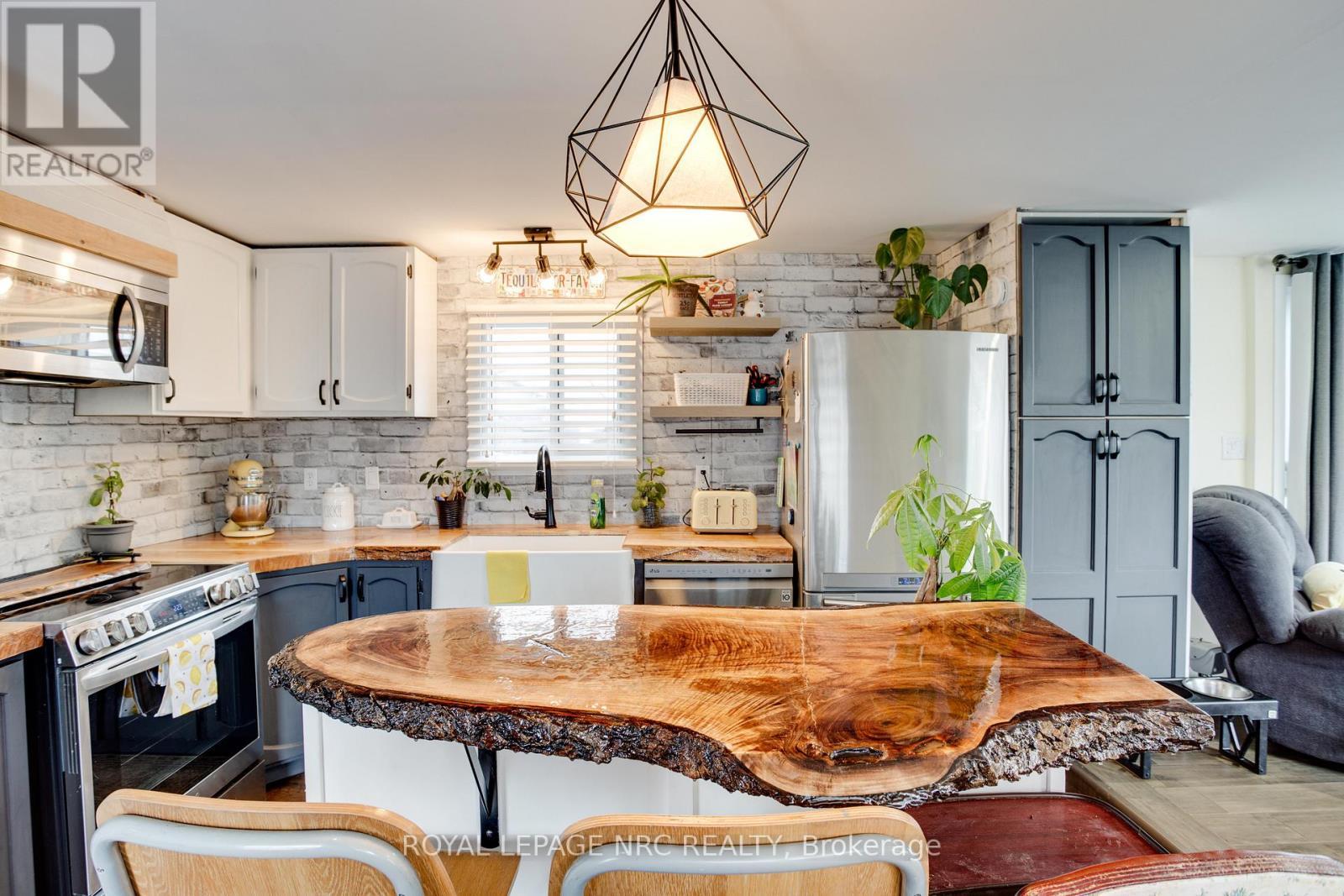












297 - 241 ST. PAUL STREET

,
St. Catharines,




Ontario
L2S2E5

