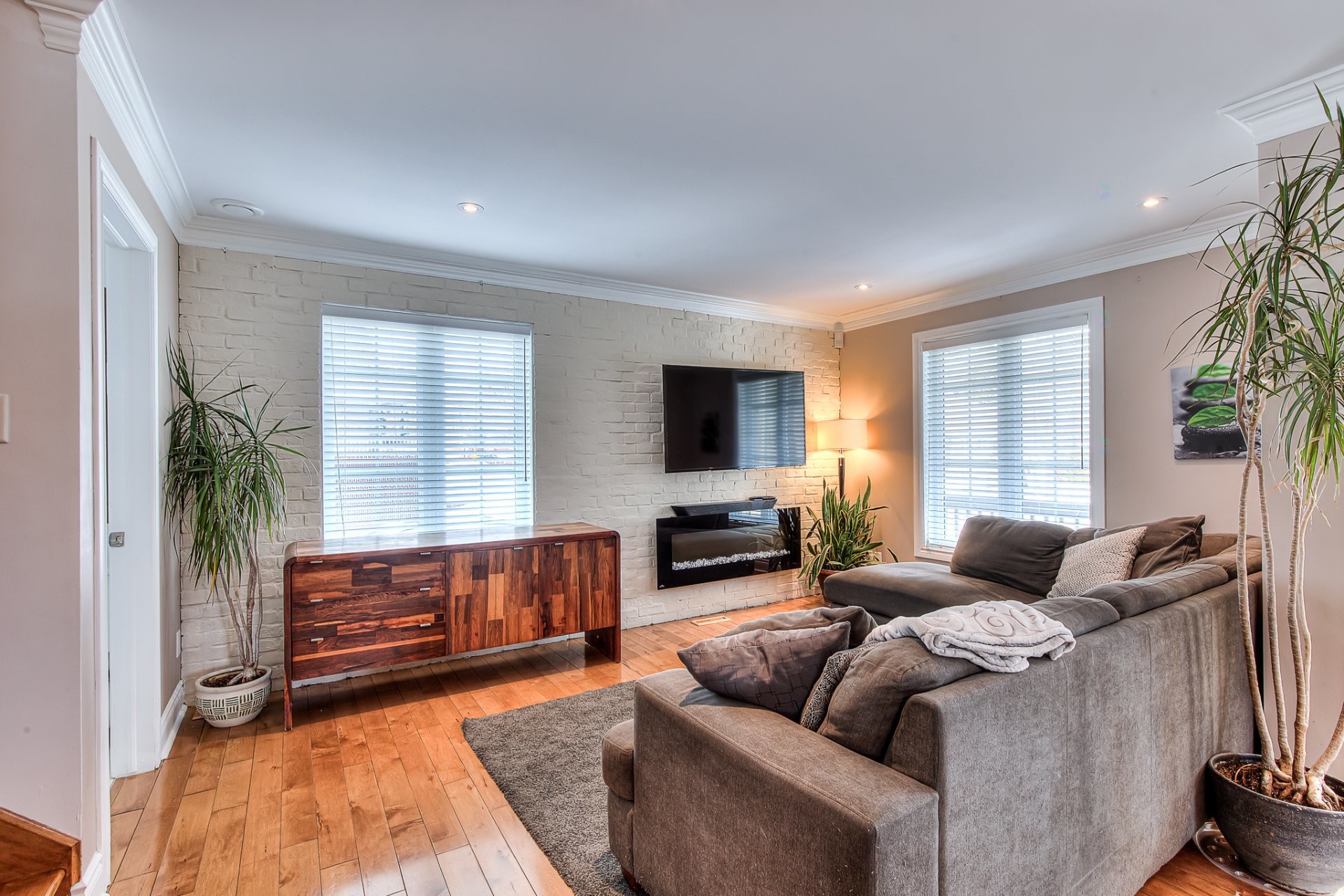 









523


Rue Lamontagne

,
Saint-Jérôme,




QC
J5L2M7

