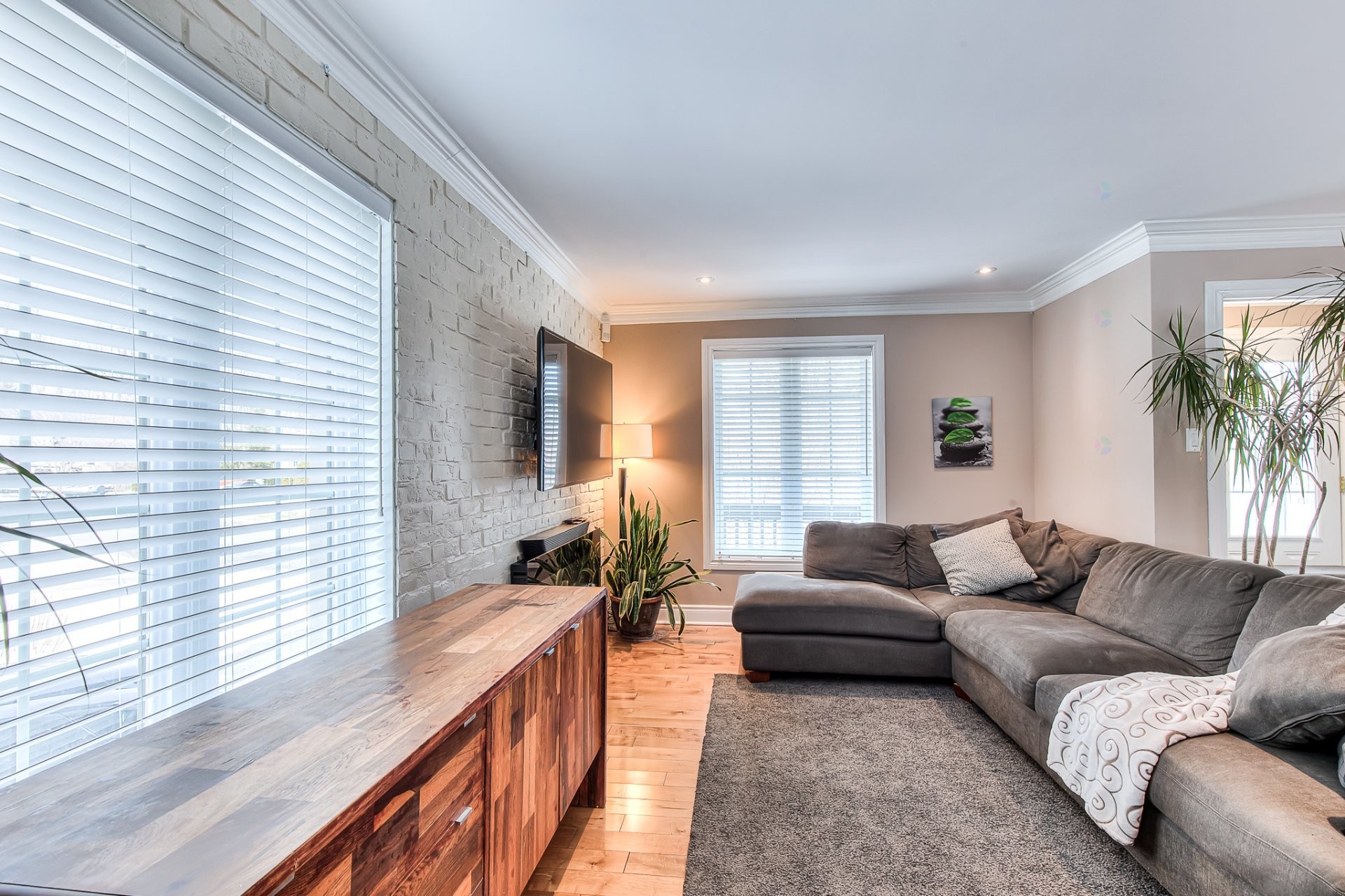 









523


Rue Lamontagne

,
Saint-Jérôme,




QC
J5L2M7

