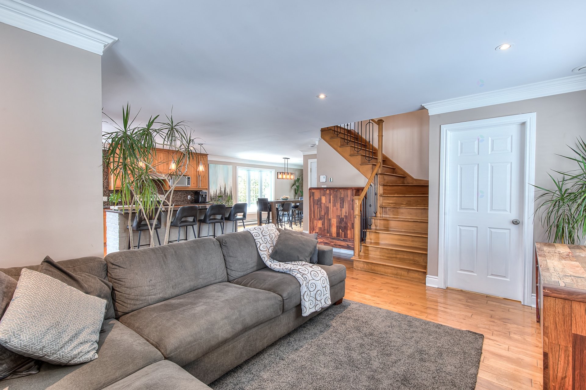 









523


Rue Lamontagne

,
Saint-Jérôme,




QC
J5L2M7

