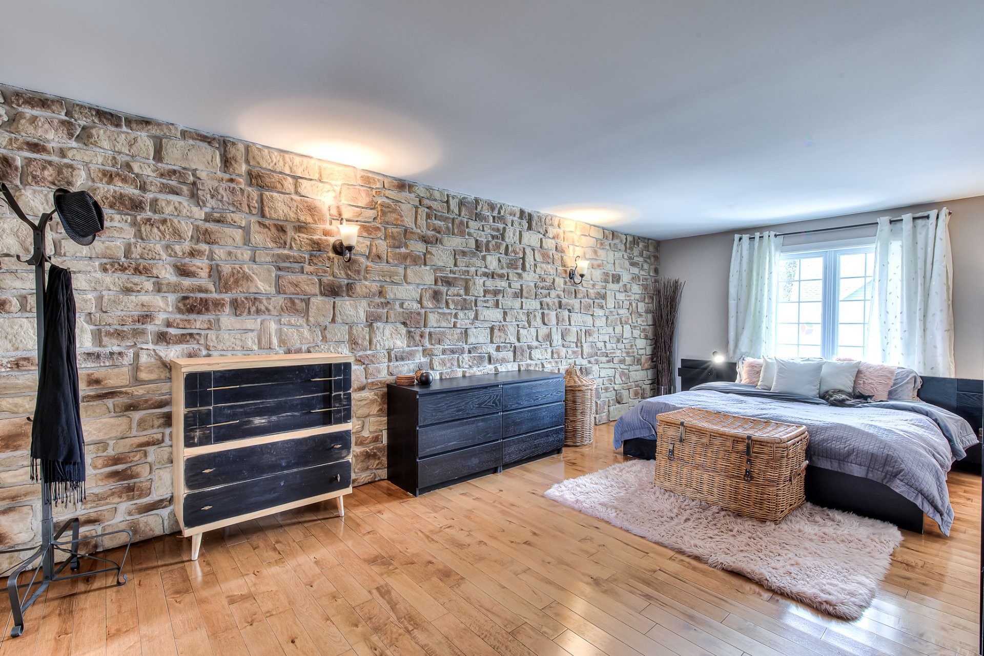 









523


Rue Lamontagne

,
Saint-Jérôme,




QC
J5L2M7

