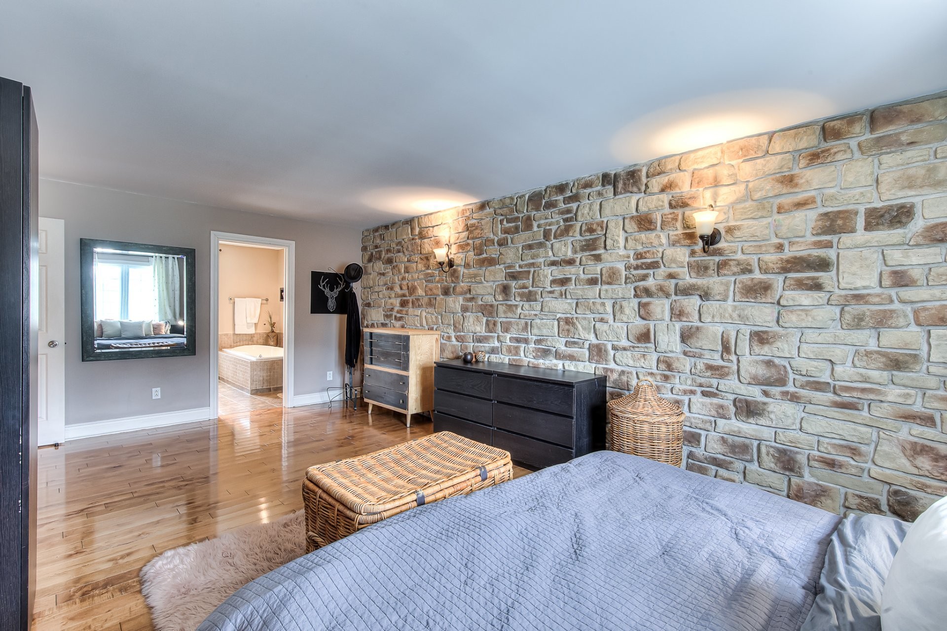 









523


Rue Lamontagne

,
Saint-Jérôme,




QC
J5L2M7

