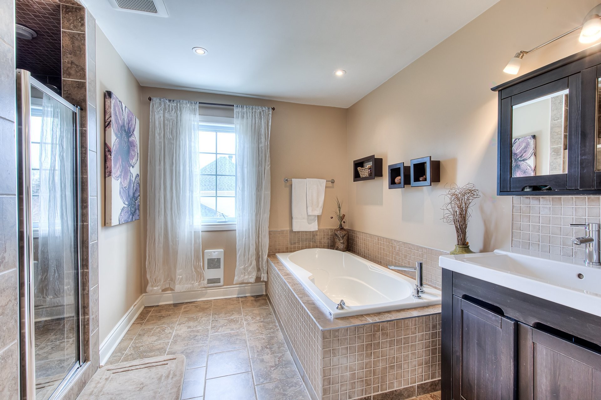 









523


Rue Lamontagne

,
Saint-Jérôme,




QC
J5L2M7

