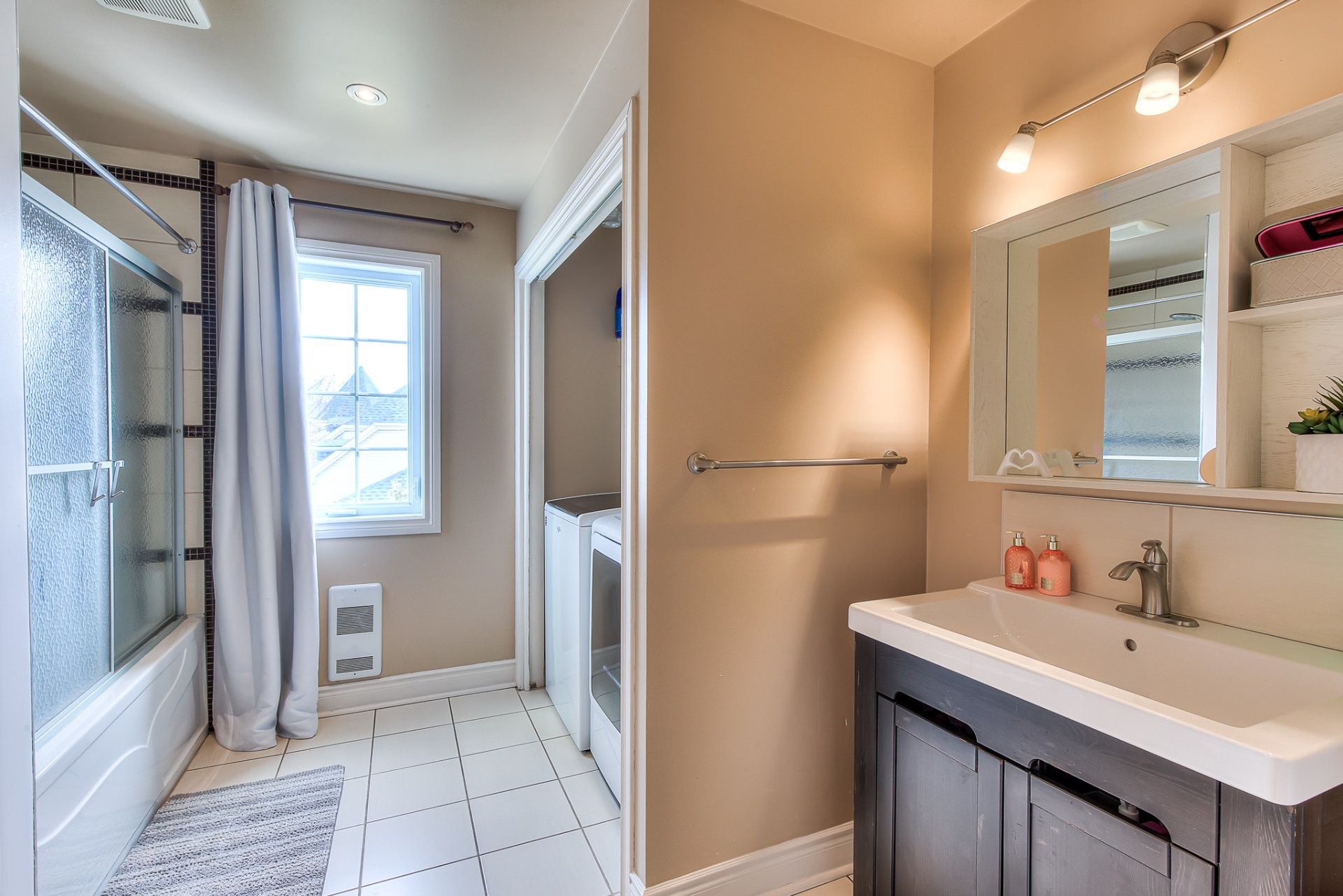 









523


Rue Lamontagne

,
Saint-Jérôme,




QC
J5L2M7

