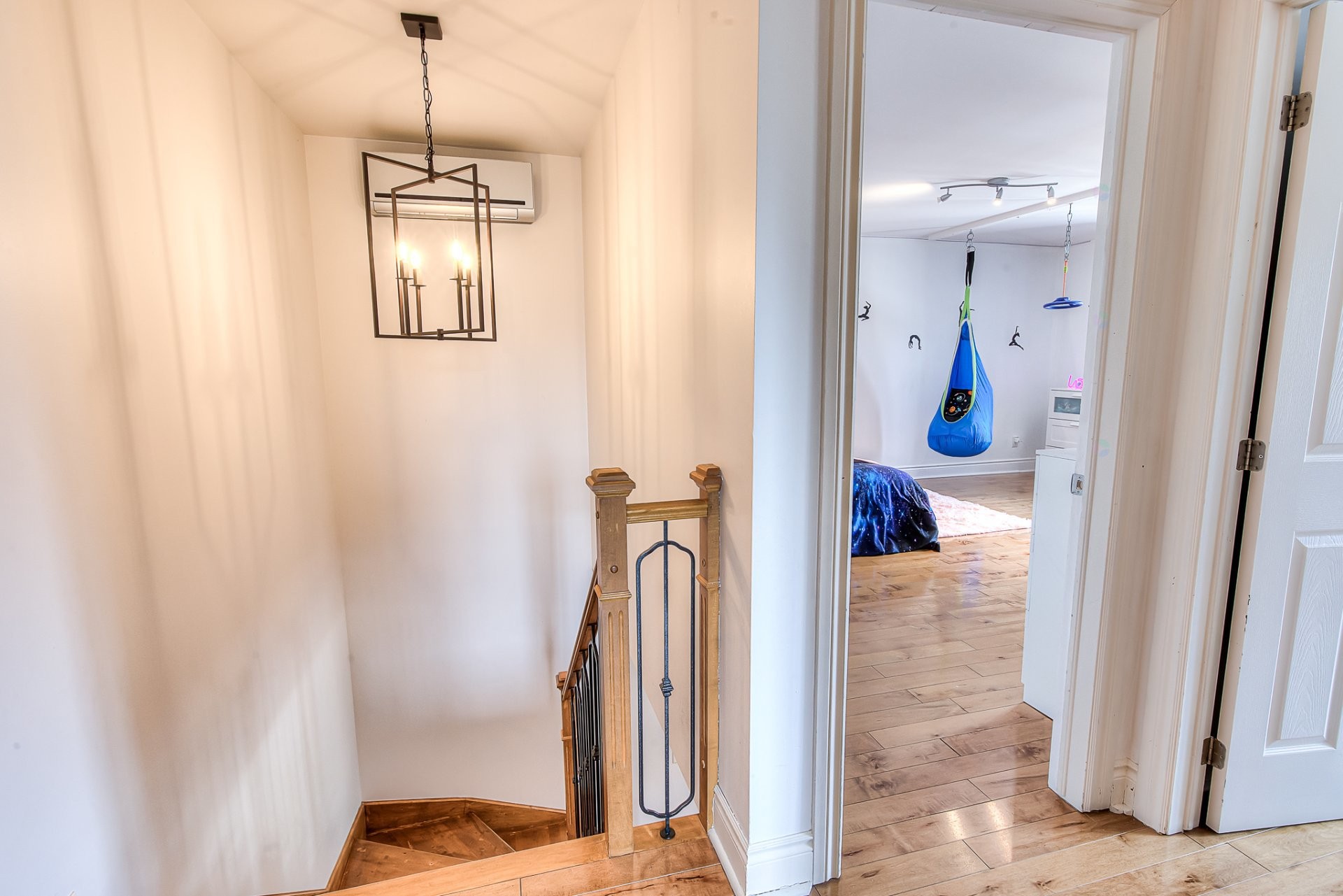 









523


Rue Lamontagne

,
Saint-Jérôme,




QC
J5L2M7

