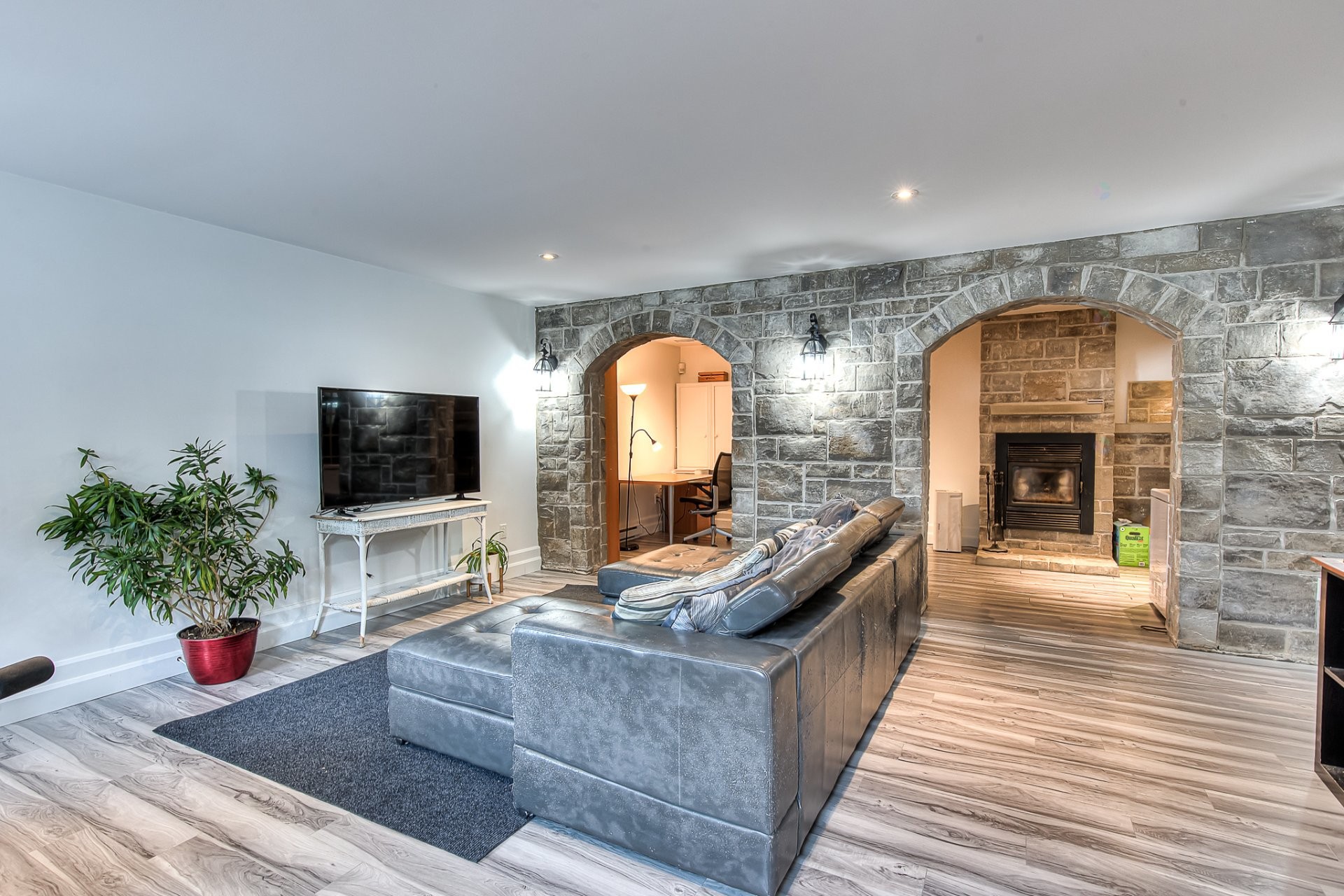 









523


Rue Lamontagne

,
Saint-Jérôme,




QC
J5L2M7

