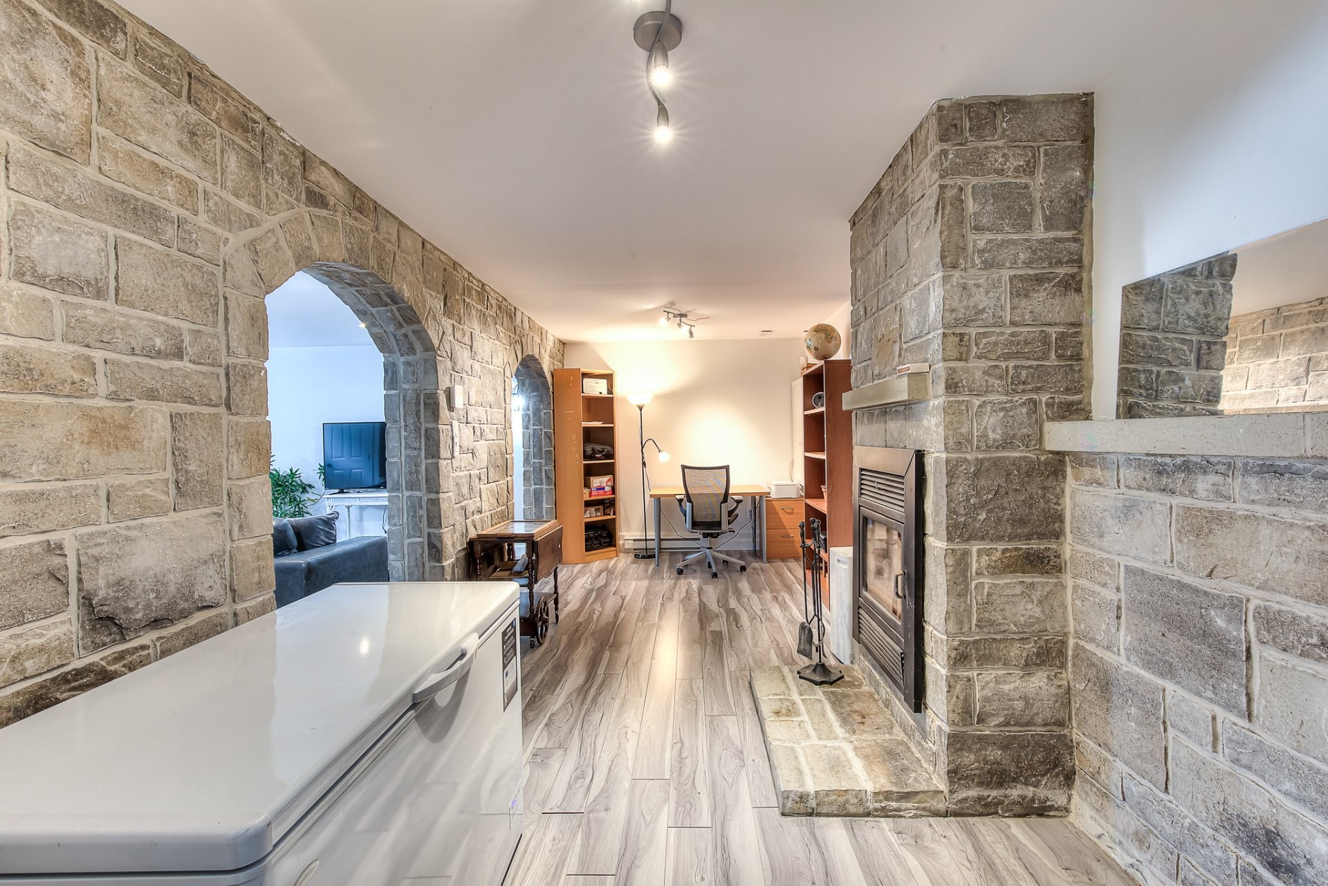 









523


Rue Lamontagne

,
Saint-Jérôme,




QC
J5L2M7

